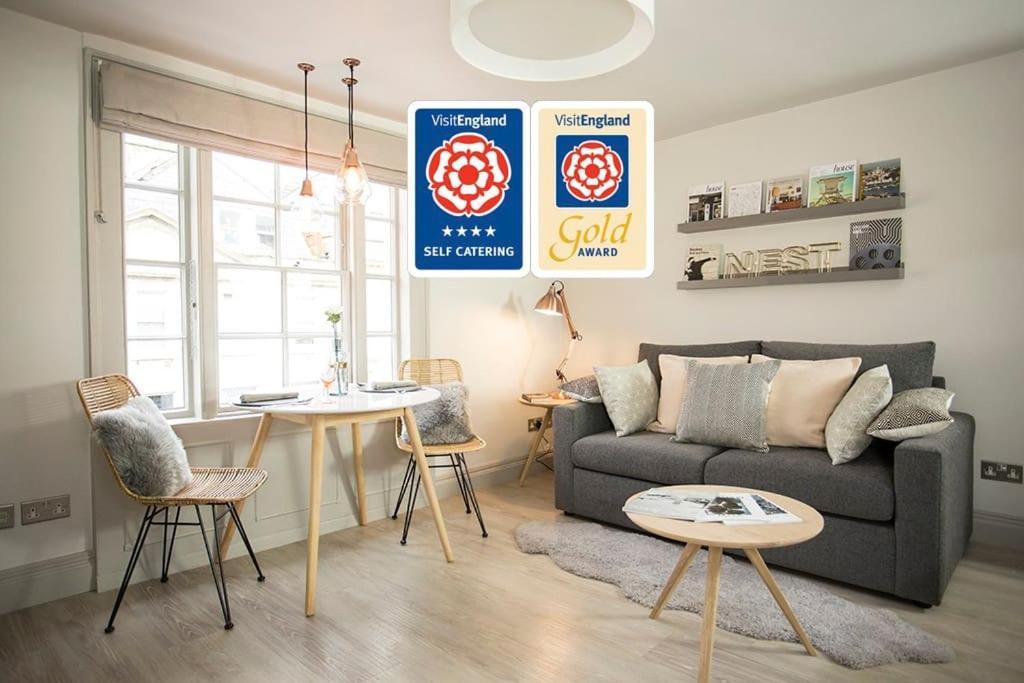 Artizan's Nest - Central, Scandi Style Bath
