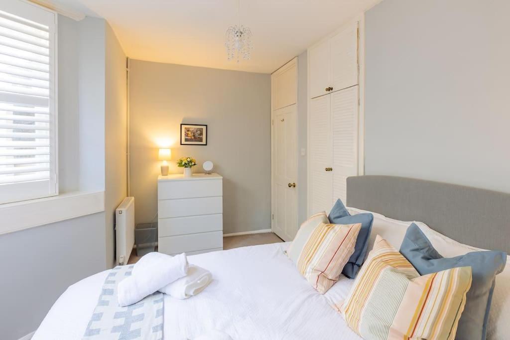 Stylish Period Maisonette Flat In Centre Of Apartment