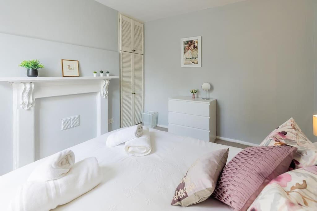 Stylish Period Maisonette Flat In Centre Of *