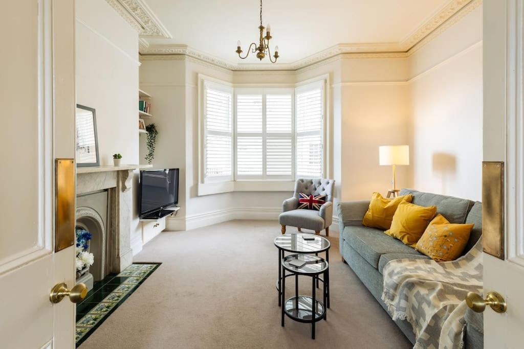 Apartment Stylish Period Maisonette Flat In Centre Of