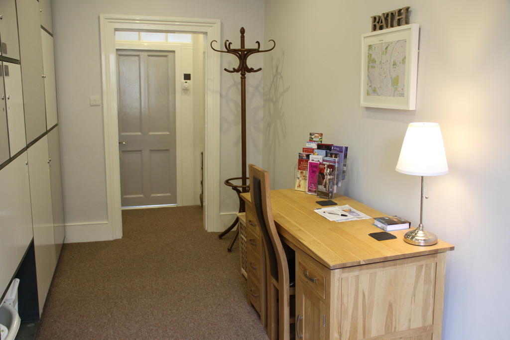 Bath Roof Terrace Apartment, City Centre, Sleeps Up To 8 Bath