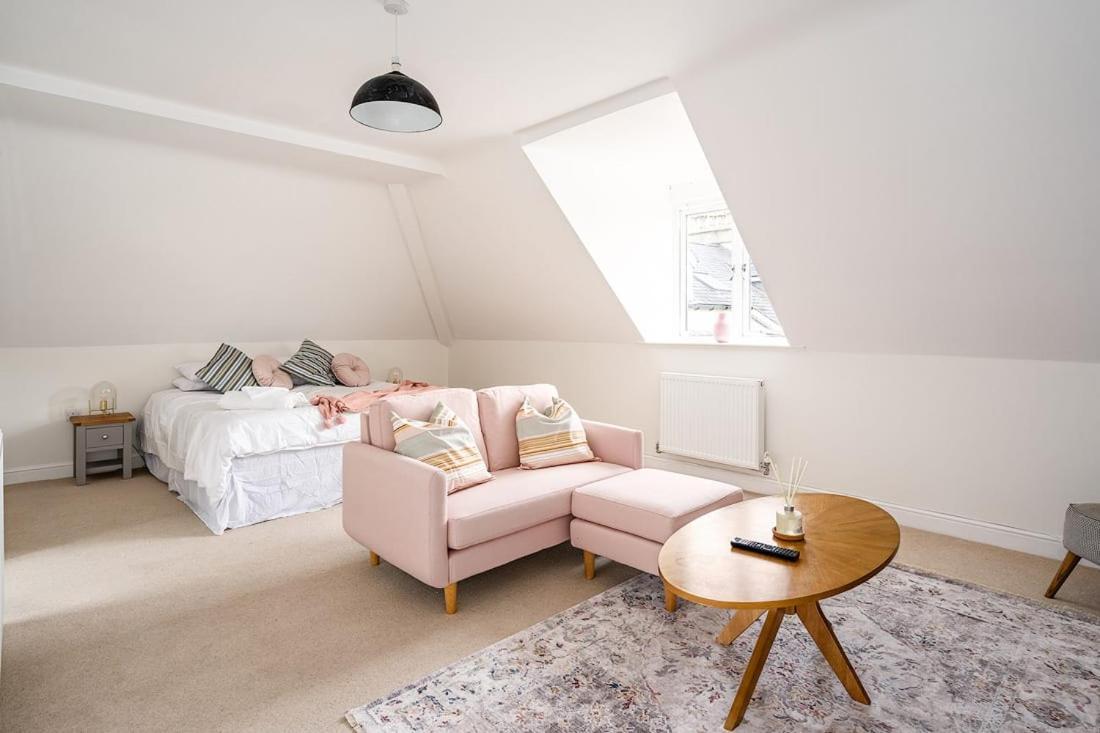 Spacious 2 Bedroom House With Stunning Views Bath