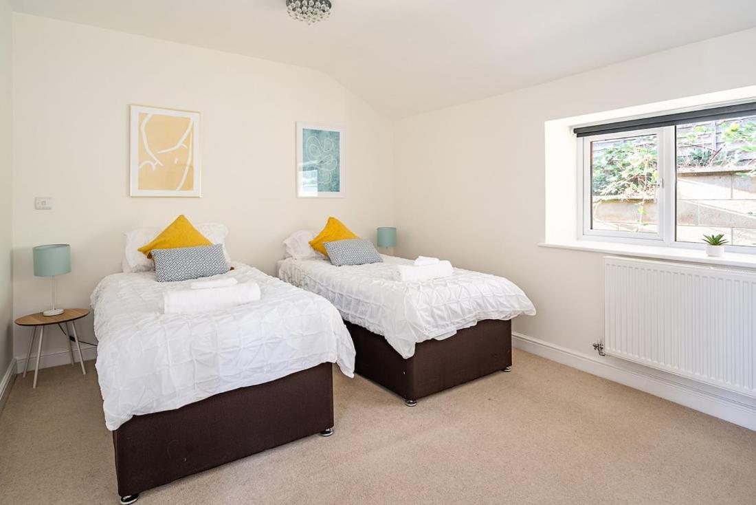 Spacious 2 Bedroom House With Stunning Views *