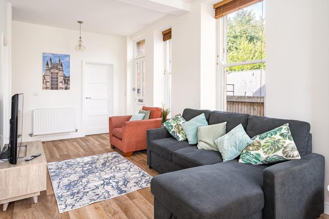 Spacious 2 Bedroom House With Stunning Views *