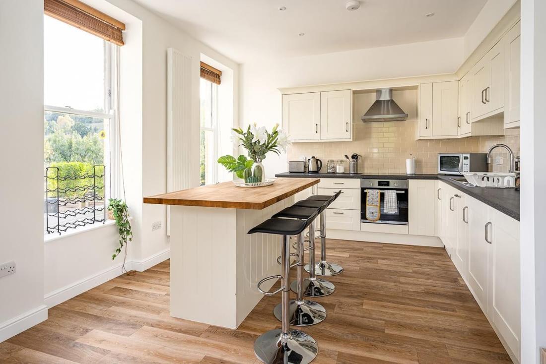 Spacious 2 Bedroom House With Stunning Views Holiday home Bath