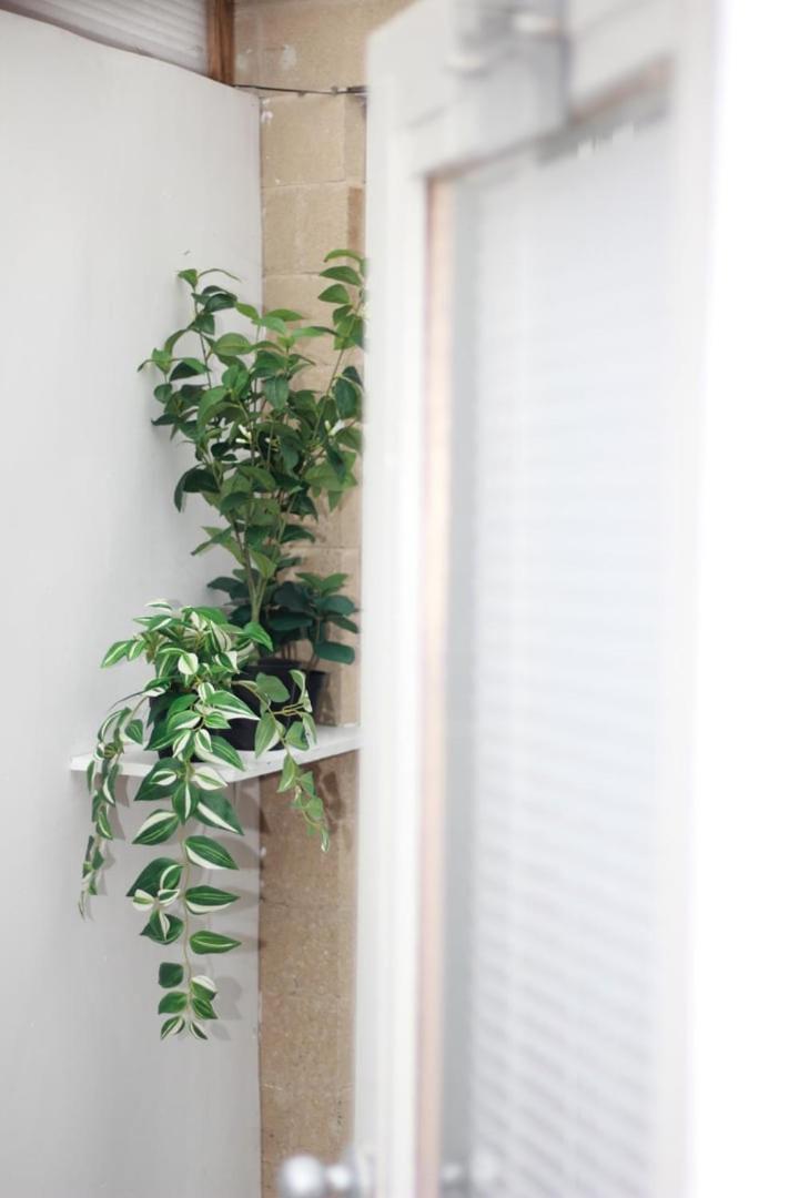 Light And Airy With Parking Nearby Apartment