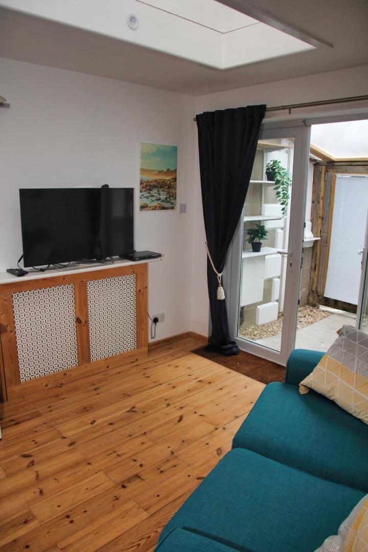 Light And Airy With Parking Nearby