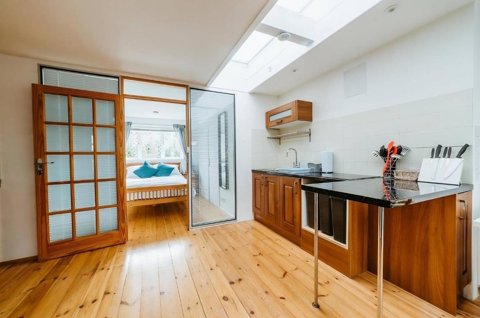 Light And Airy With Parking Nearby