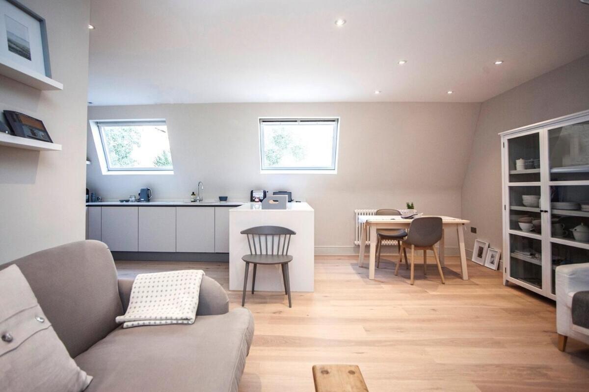 Stylish Wood Street Apartment Bath
