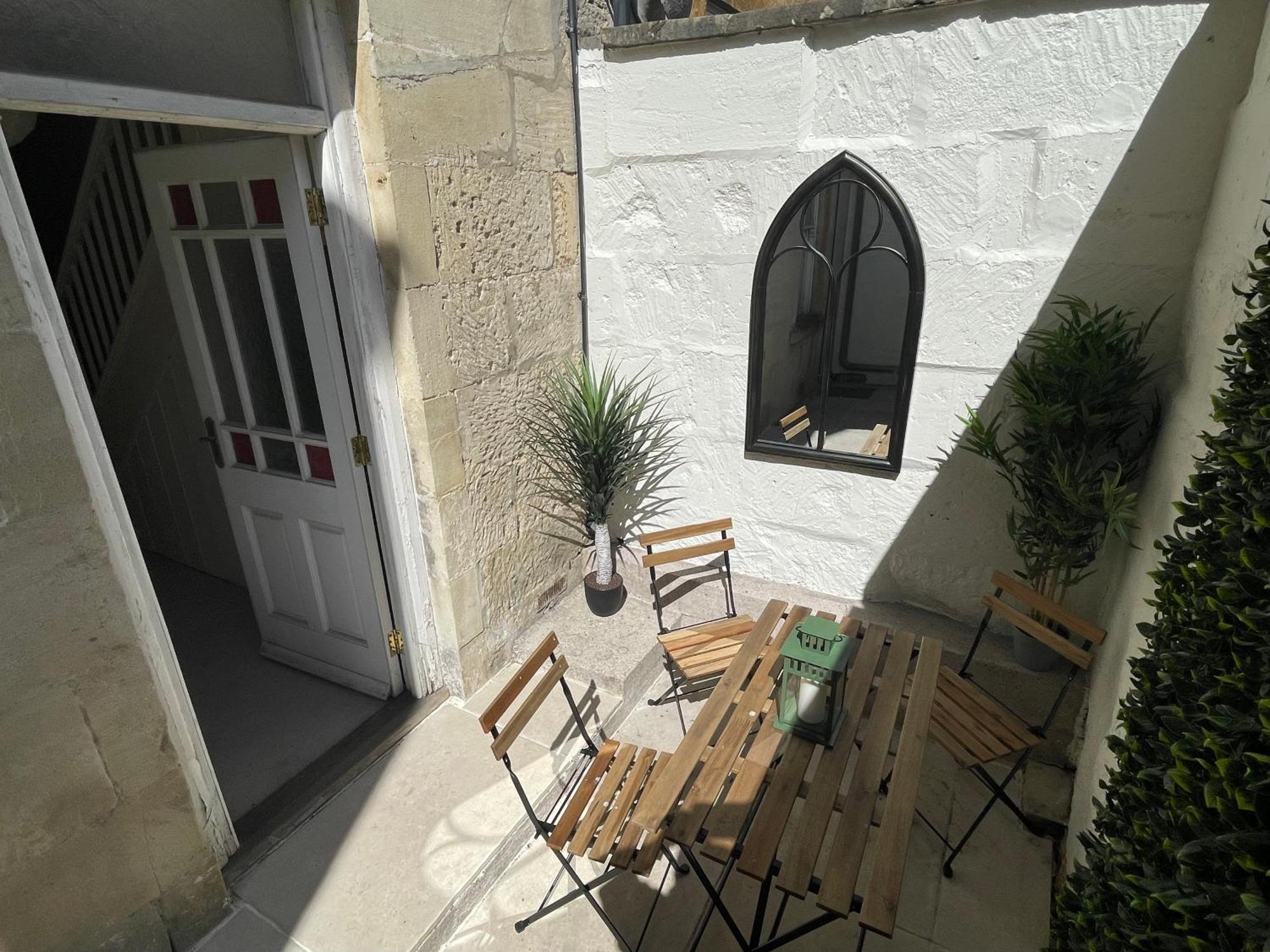 Stylish Period Maisonette Flat In Centre Of Bath