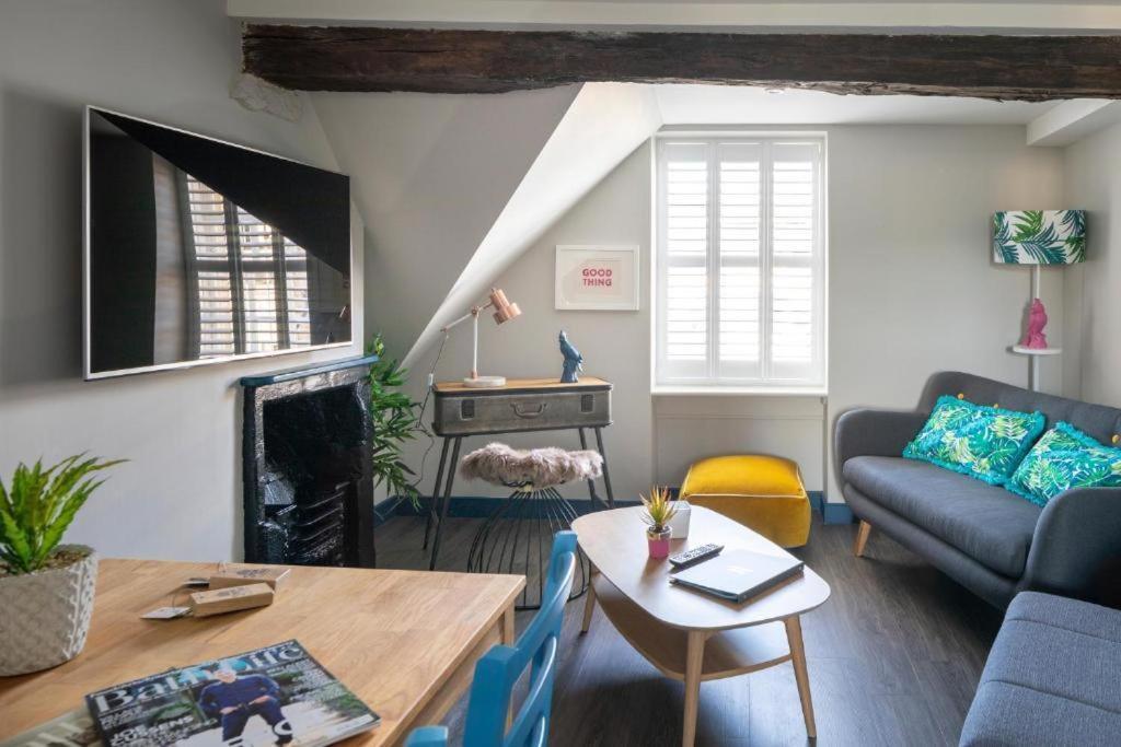 Dream - Kingsmead Street Apartment