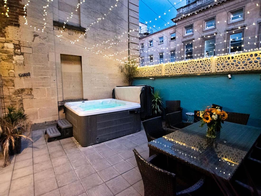 Dream - Trim Street Townhouse With Hot Tub