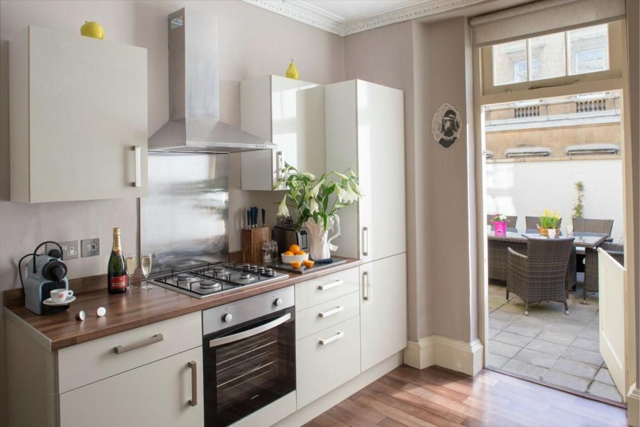 Apartment Dream - Trim Street Townhouse With Hot Tub