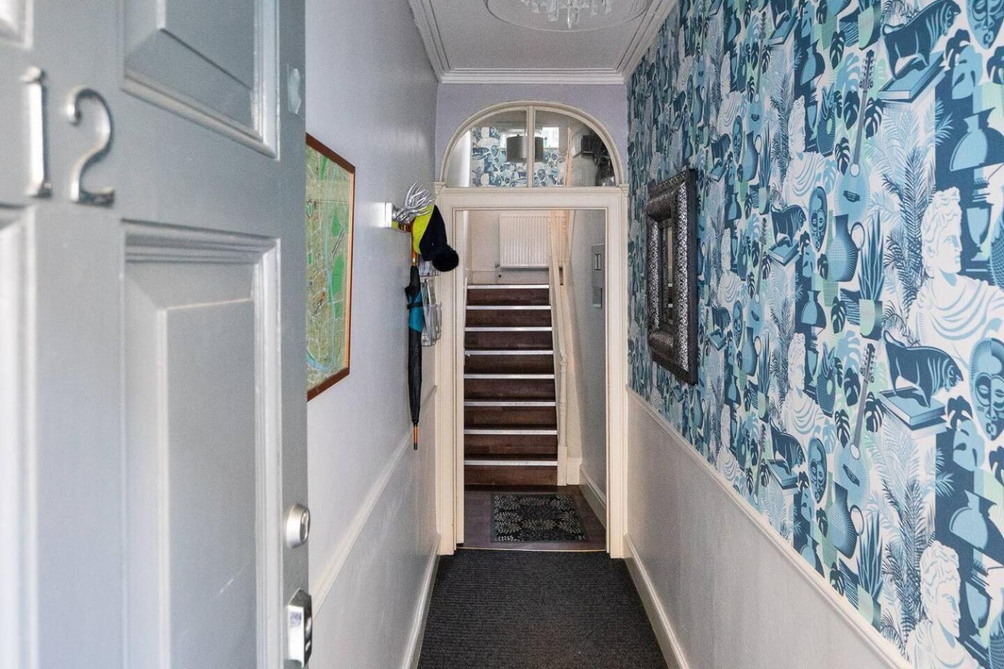 Apartment Dream - Trim Street Townhouse With Hot Tub