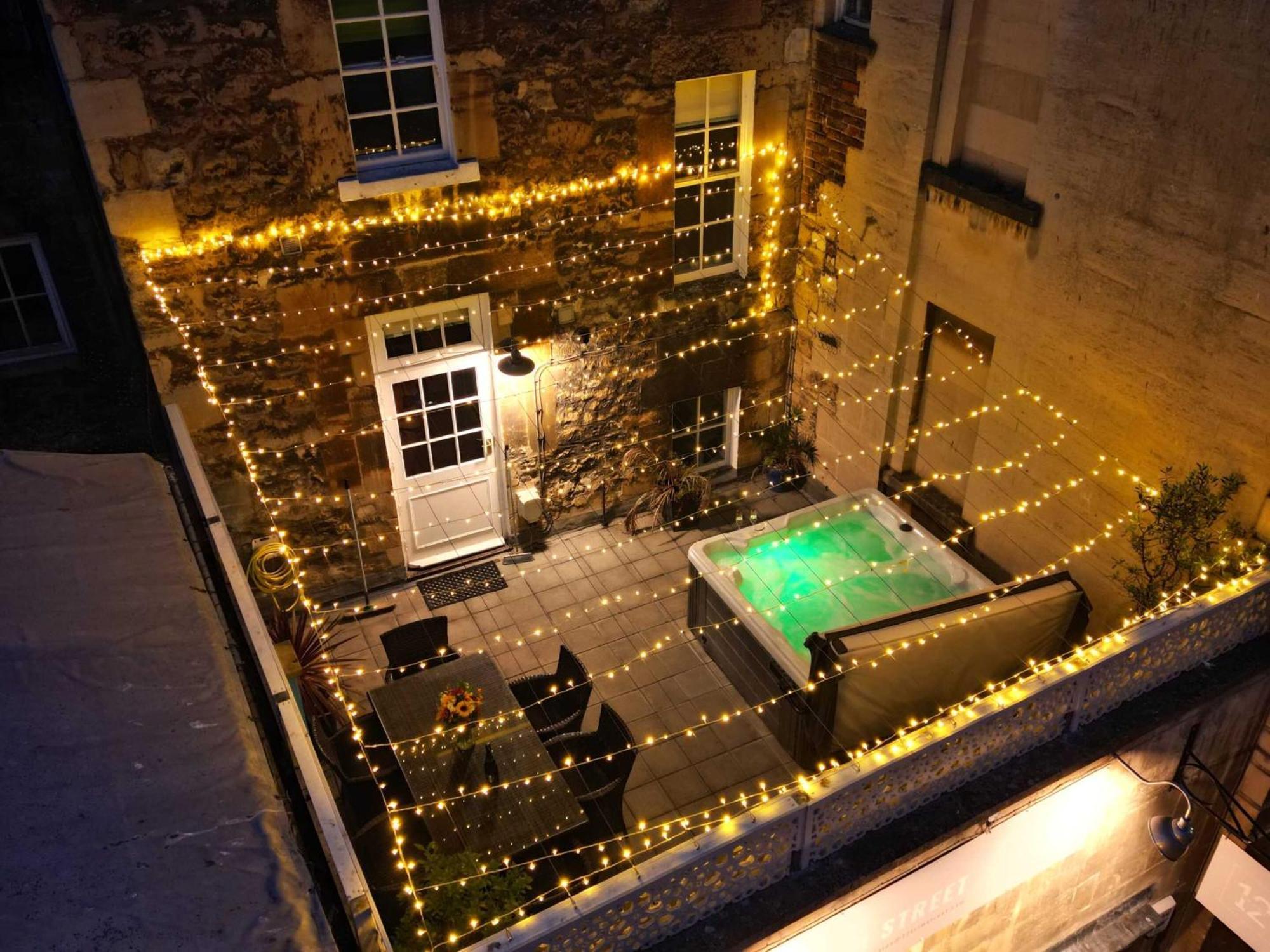 Dream - Trim Street Townhouse With Hot Tub Apartment Bath