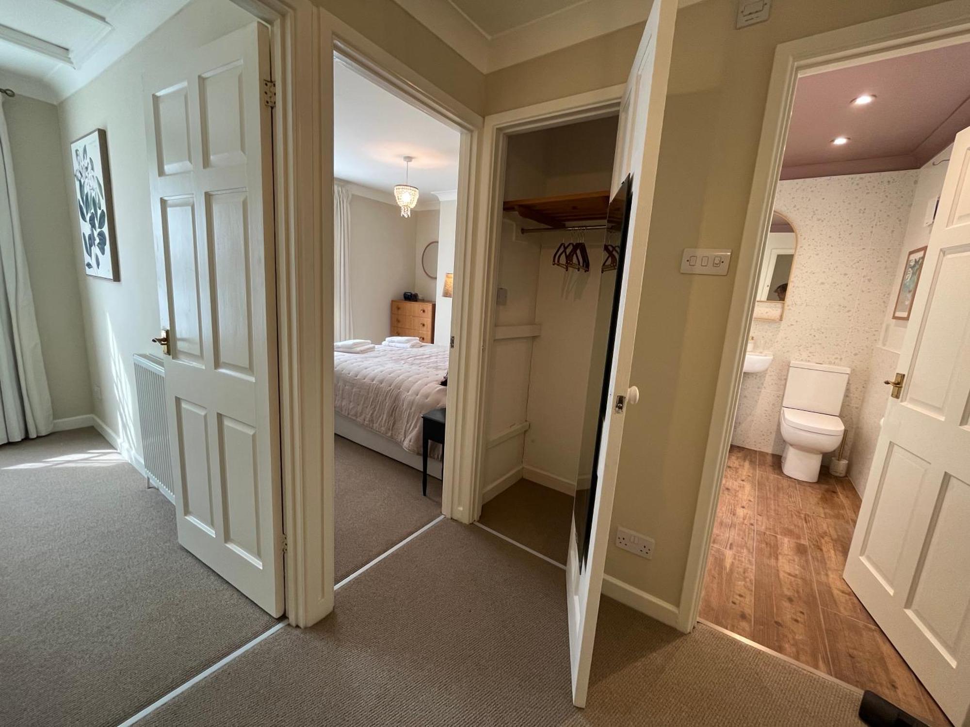 Holiday home Cute Georgian Cottage, Central, Newly Renovated