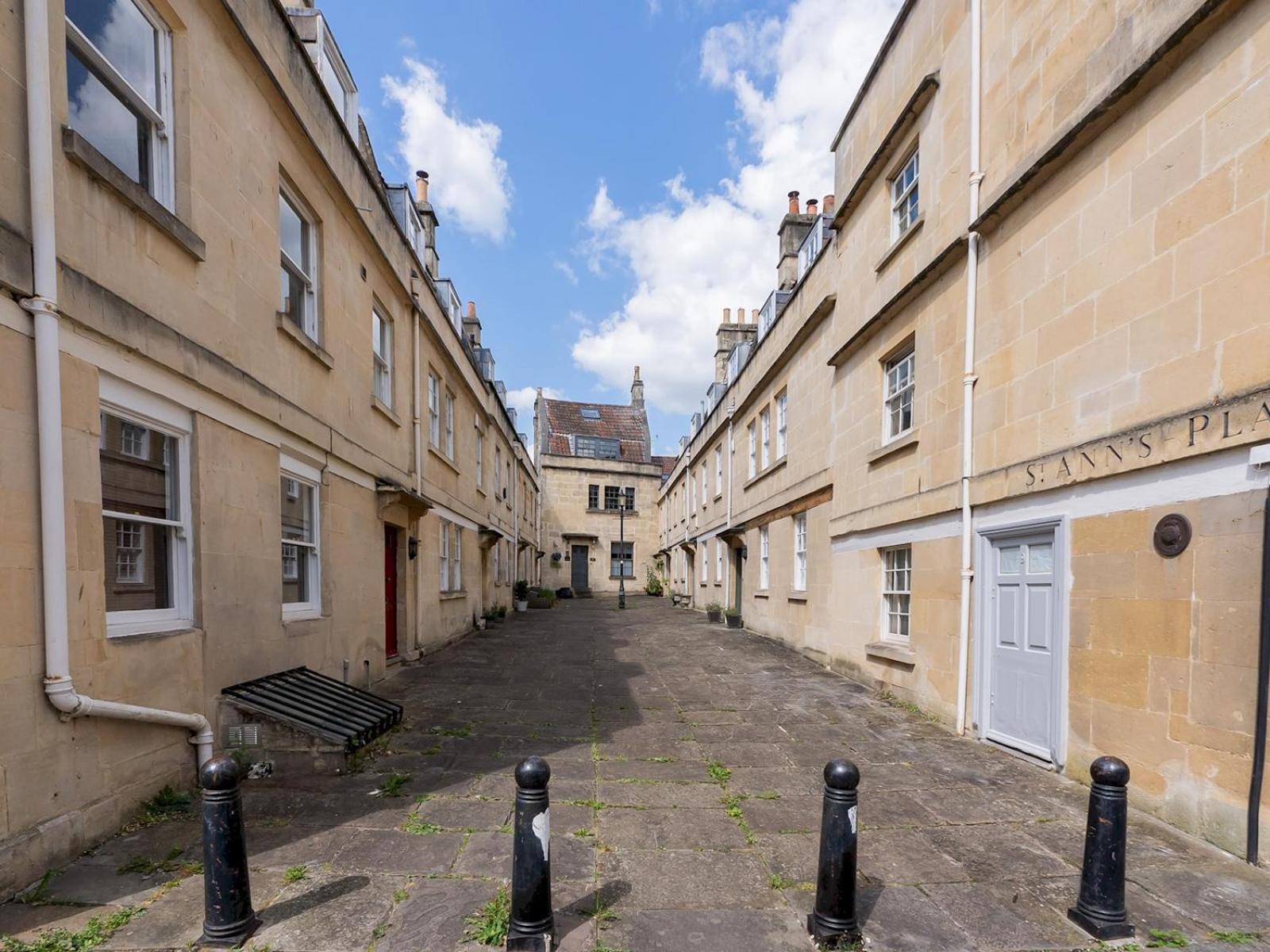 Pass The Keys Stunning 2 Bed Townhouse In Centre * Bath