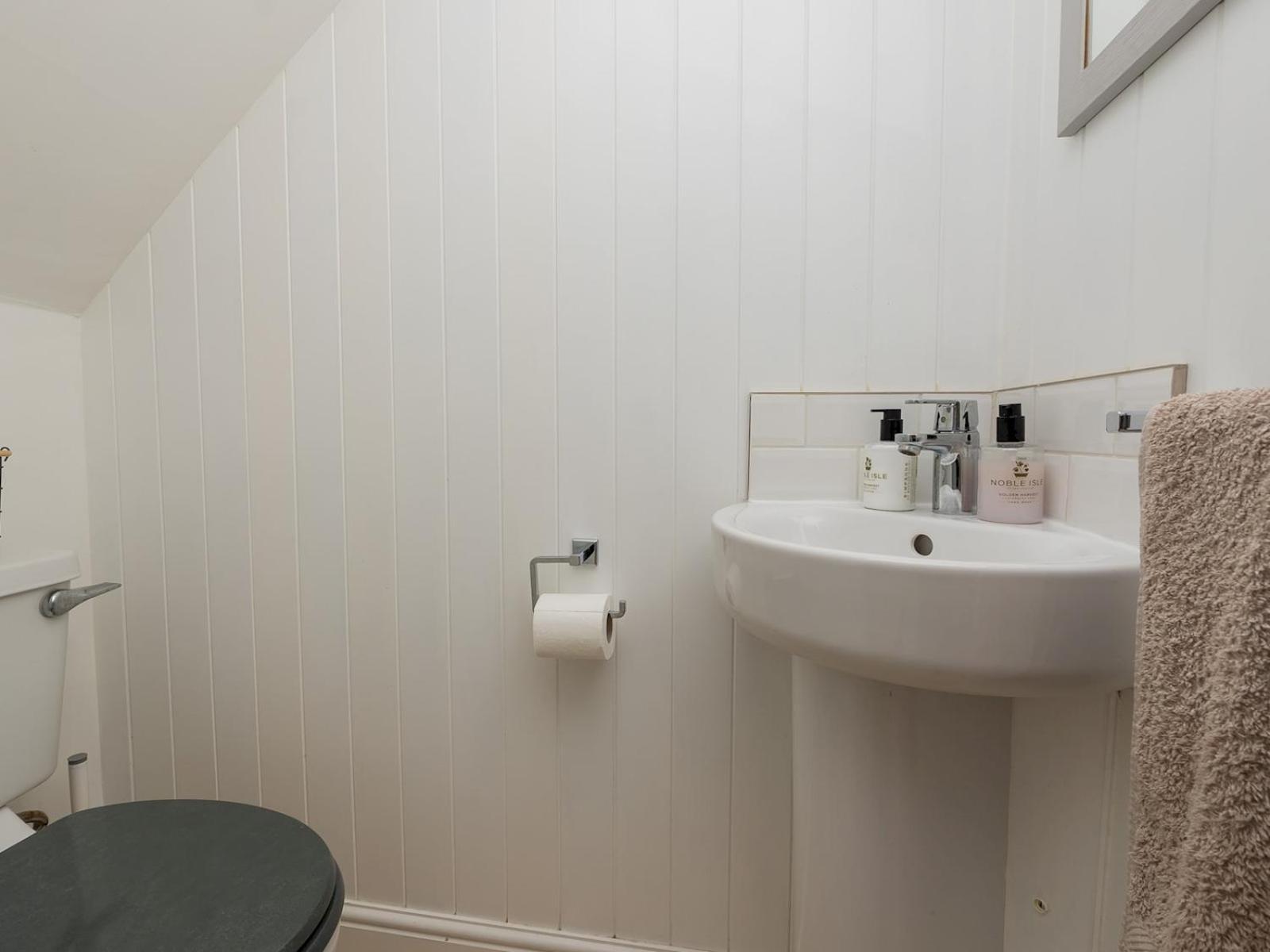 Pass The Keys Stunning 2 Bed Townhouse In Centre Holiday home