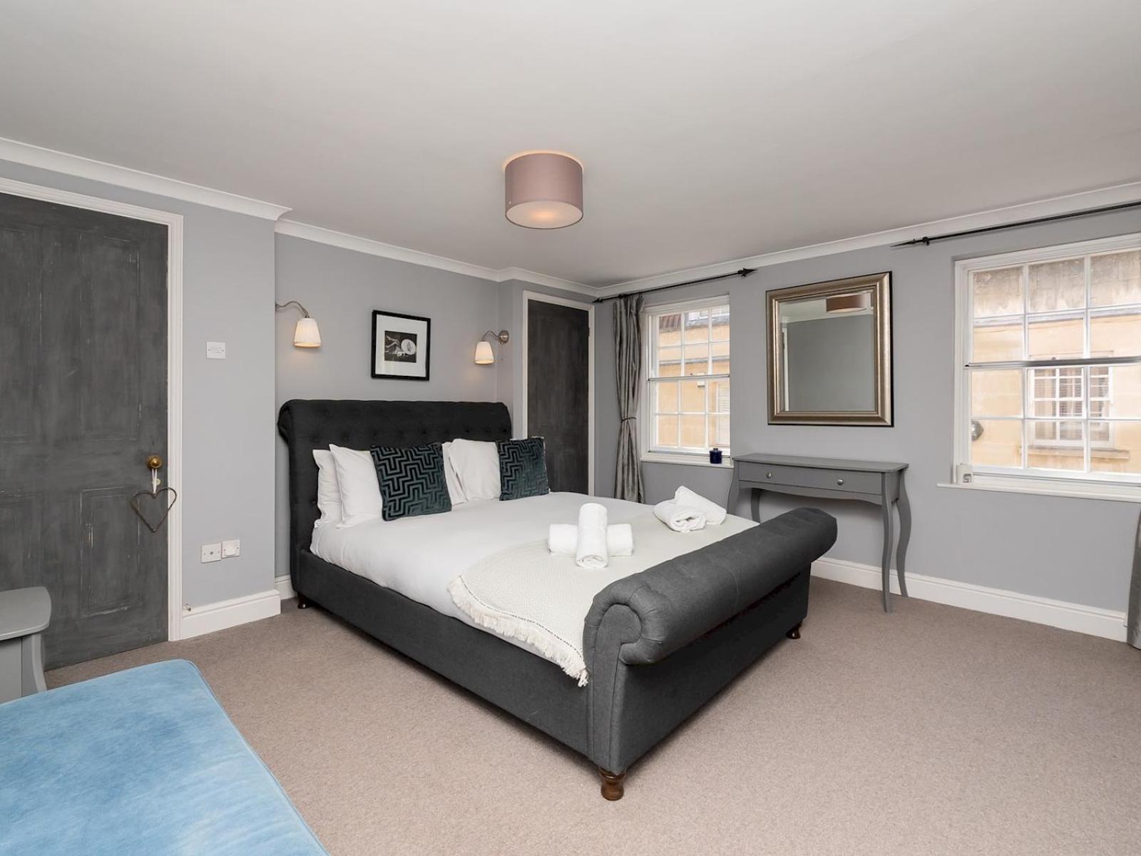 Pass The Keys Stunning 2 Bed Townhouse In Centre Bath