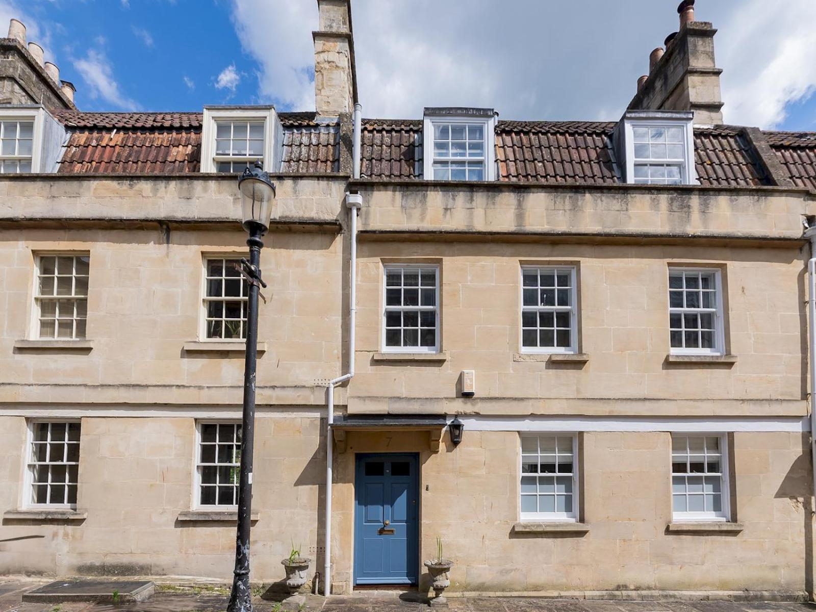 Pass The Keys Stunning 2 Bed Townhouse In Centre