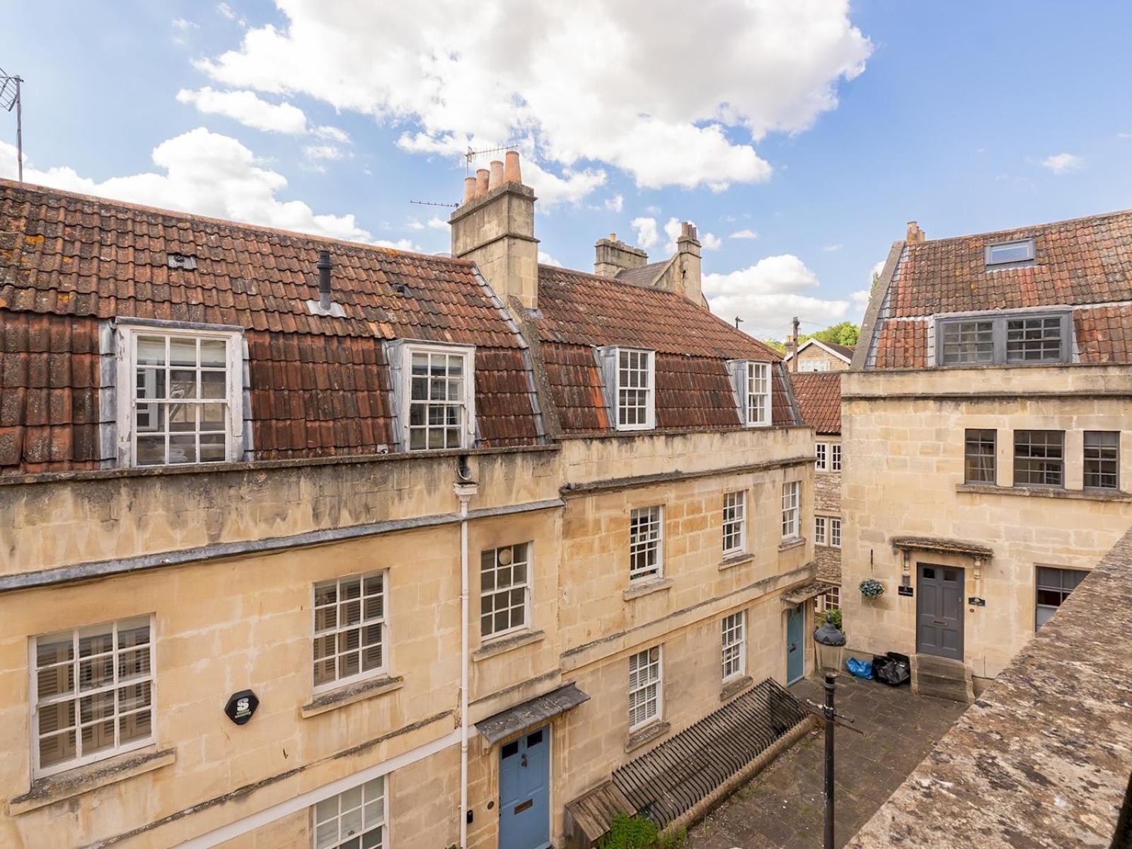 Pass The Keys Stunning 2 Bed Townhouse In Centre Holiday home