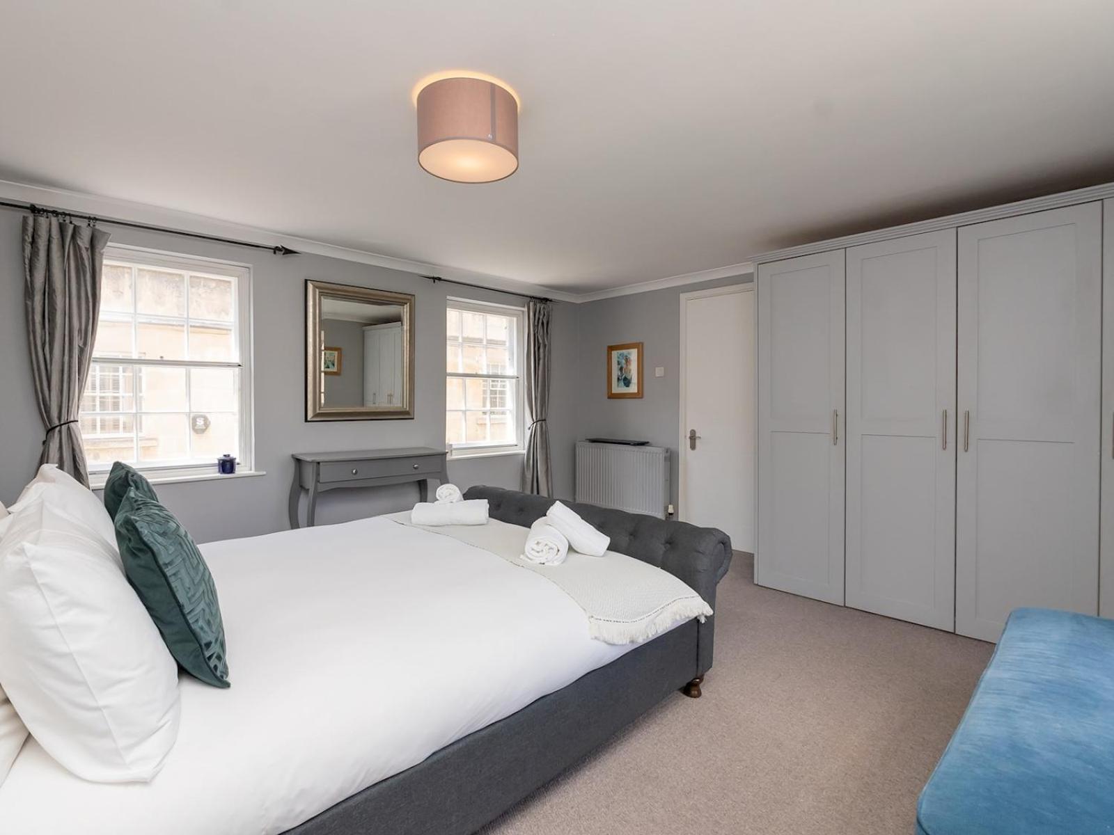 Pass The Keys Stunning 2 Bed Townhouse In Centre *