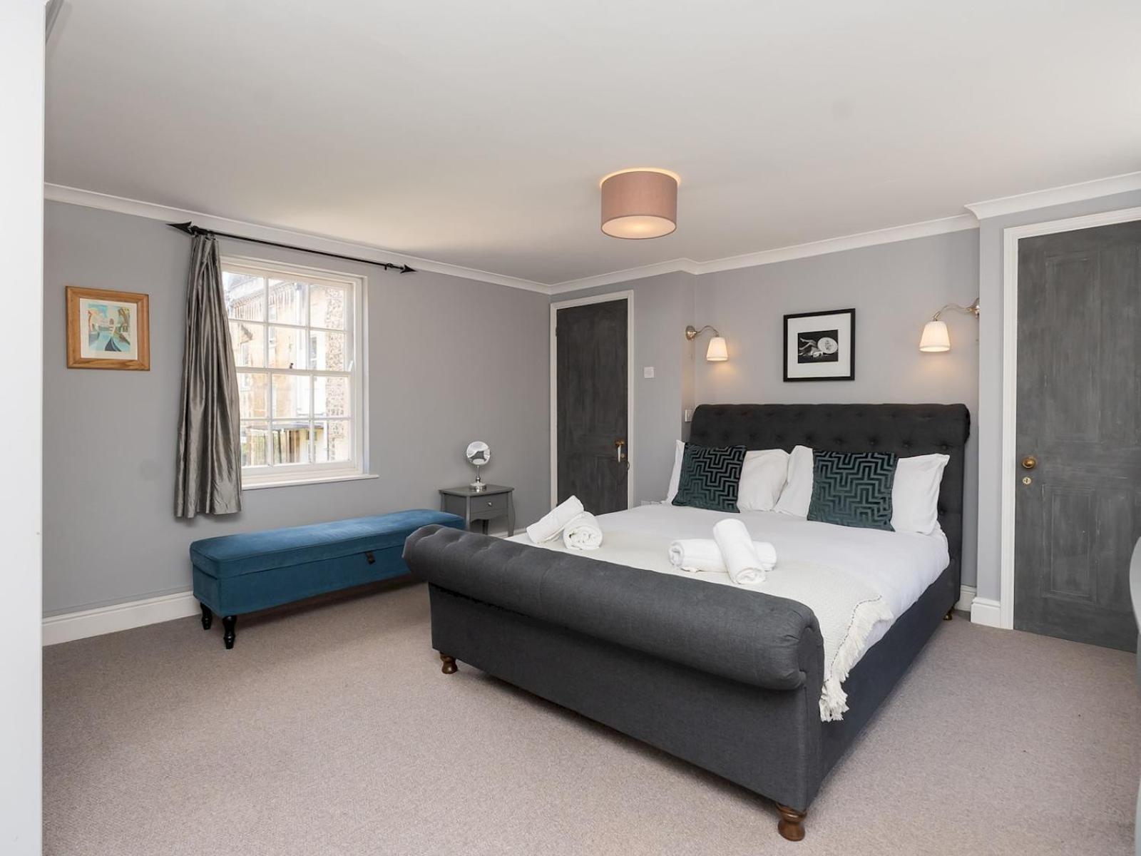 Pass The Keys Stunning 2 Bed Townhouse In Centre