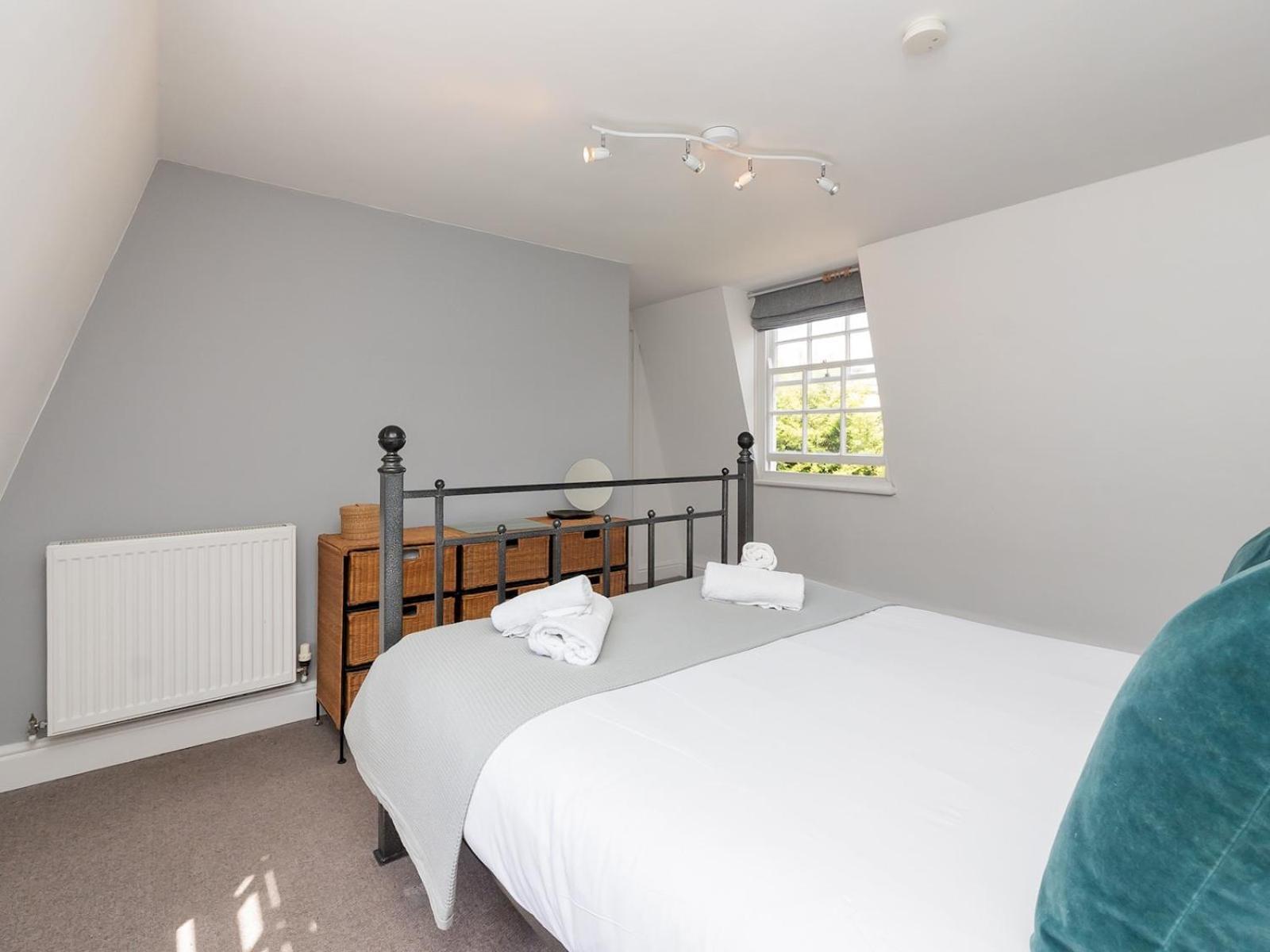 Pass The Keys Stunning 2 Bed Townhouse In Centre Holiday home