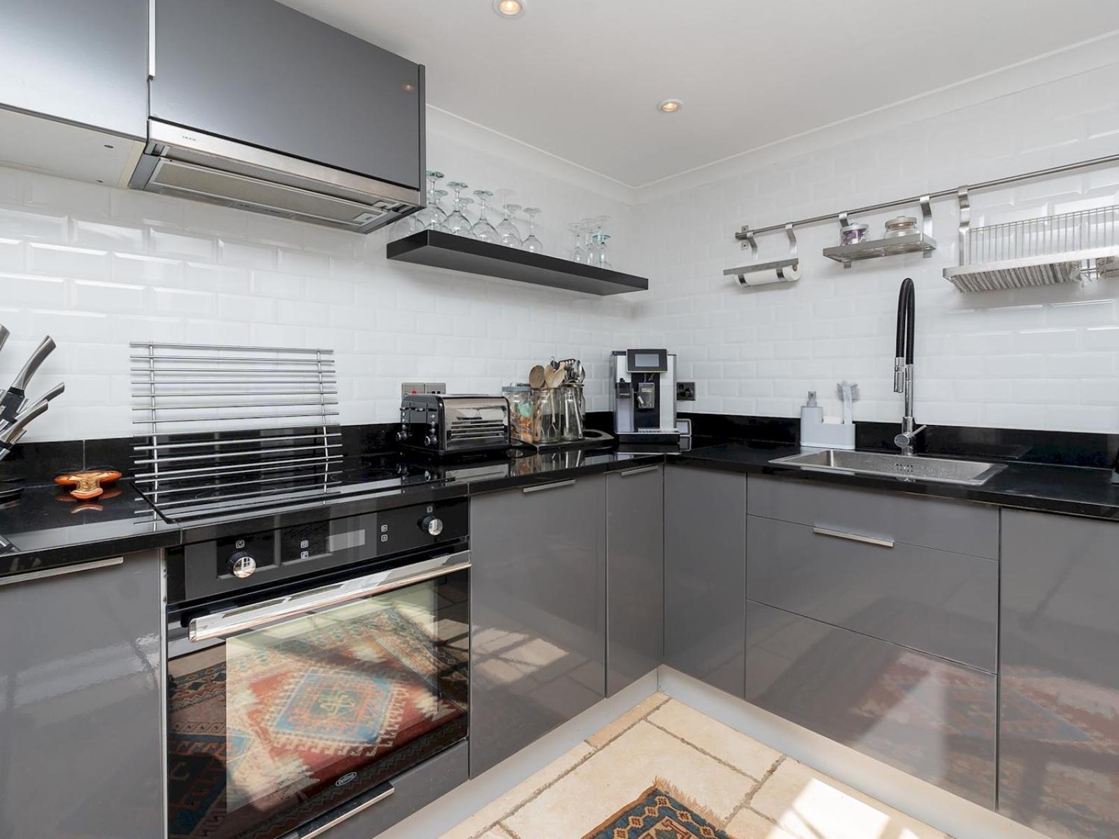Pass The Keys Stunning 2 Bed Townhouse In Centre * Bath