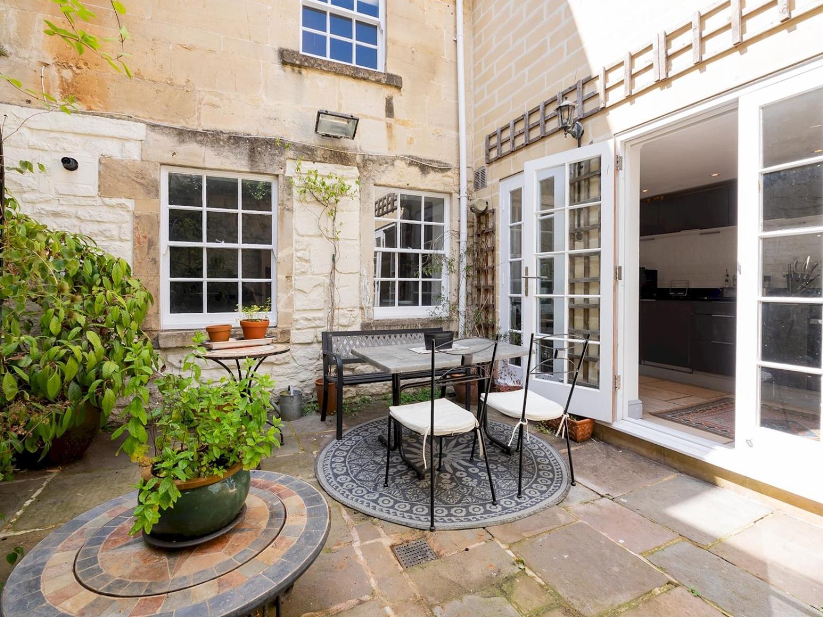 Holiday home Pass The Keys Stunning 2 Bed Townhouse In Centre