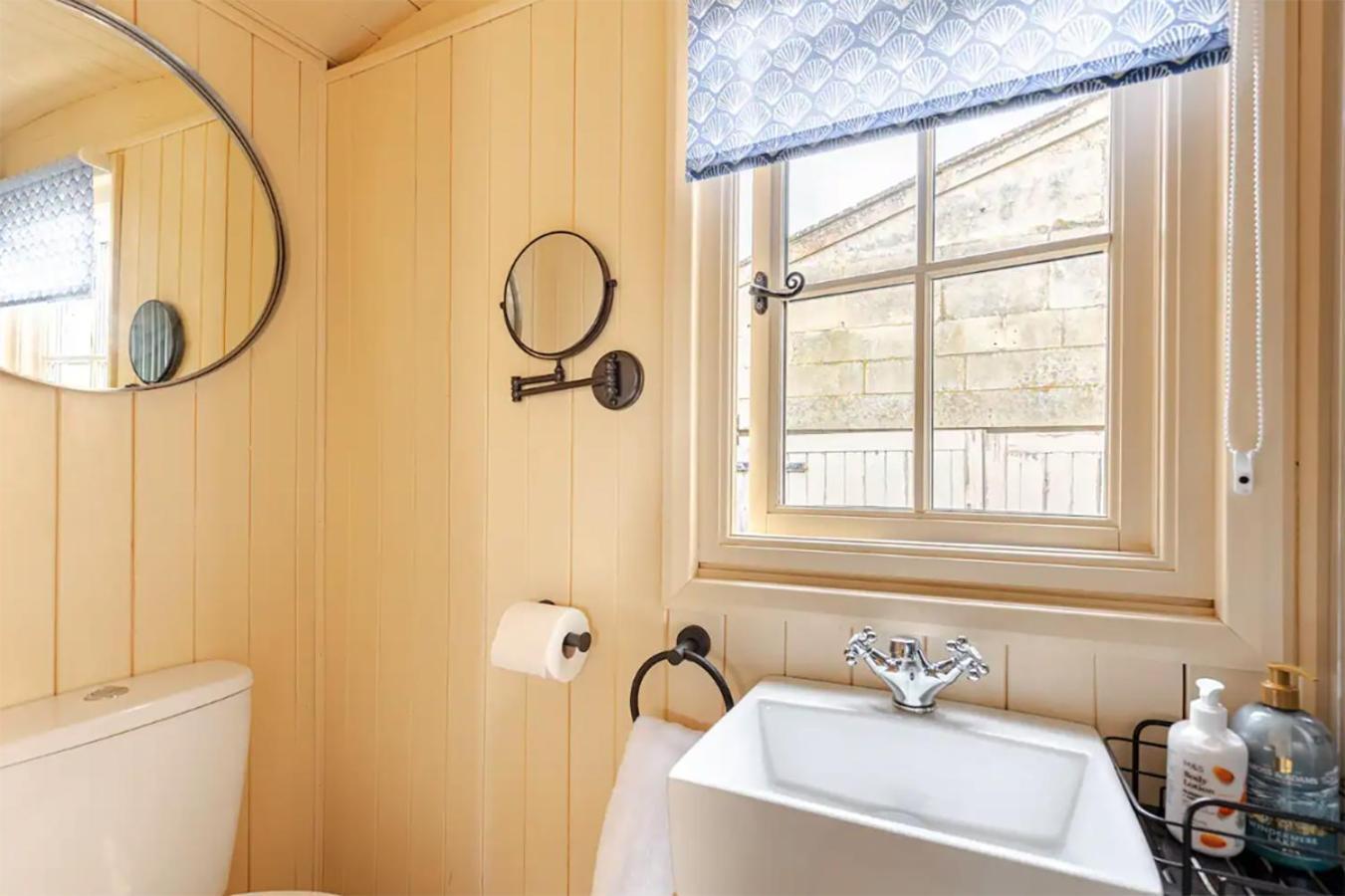Shepherd's Hut, * Bath