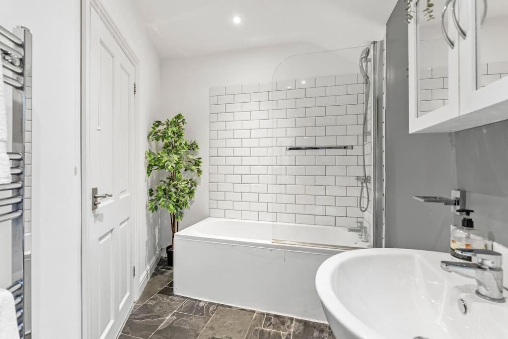 Boutique Abode In - Parking * Bath