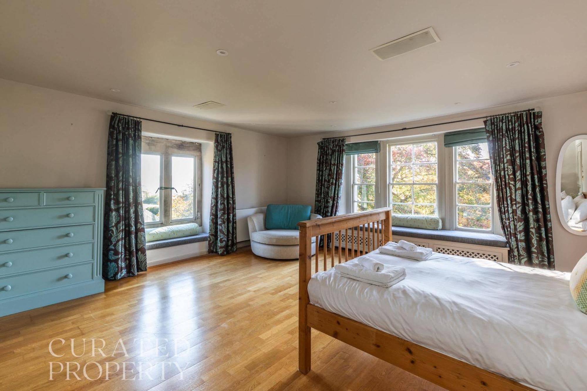 Georgian House With Garden Views & Tennis Court