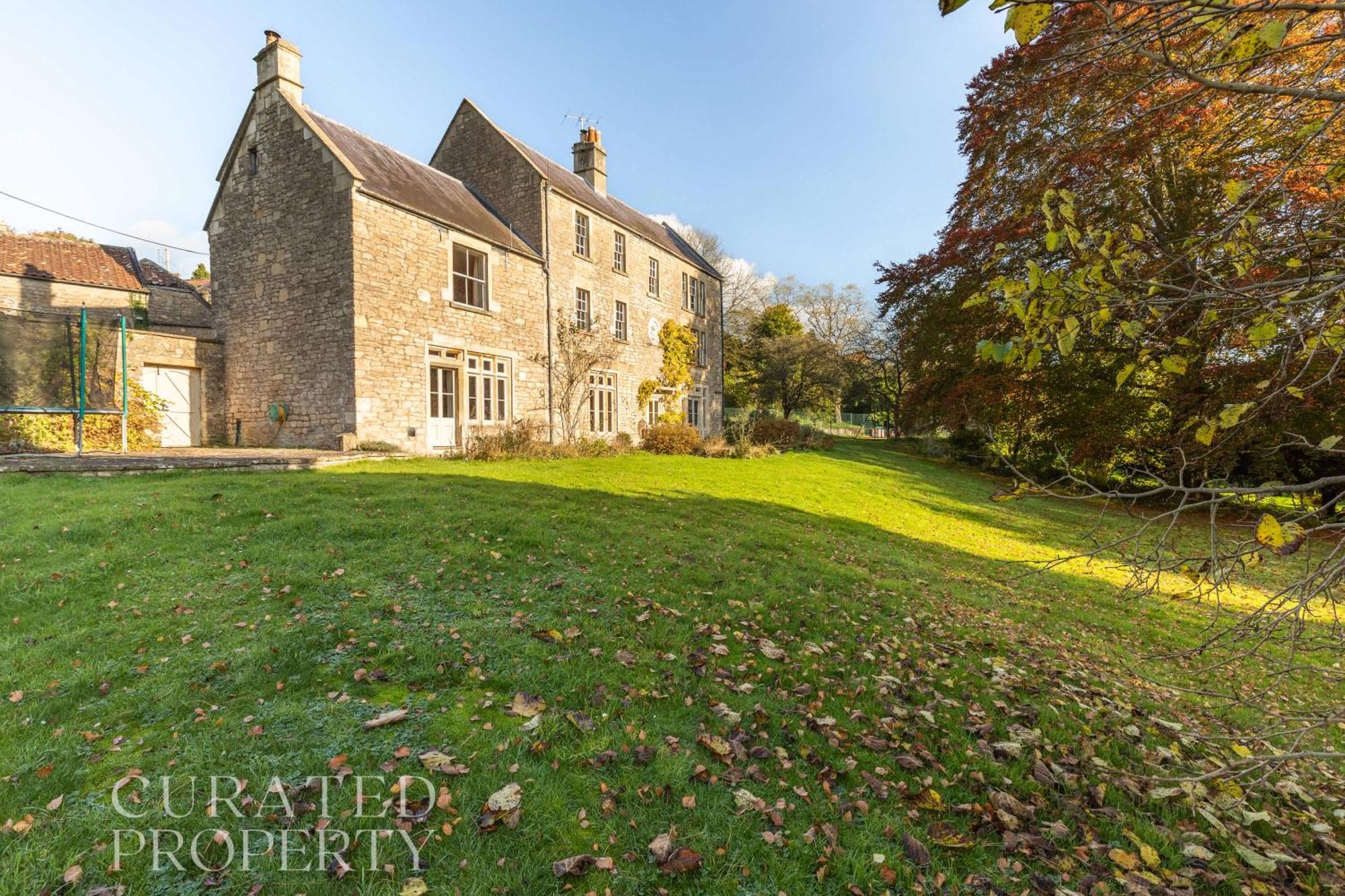 Georgian House With Garden Views & Tennis Court *