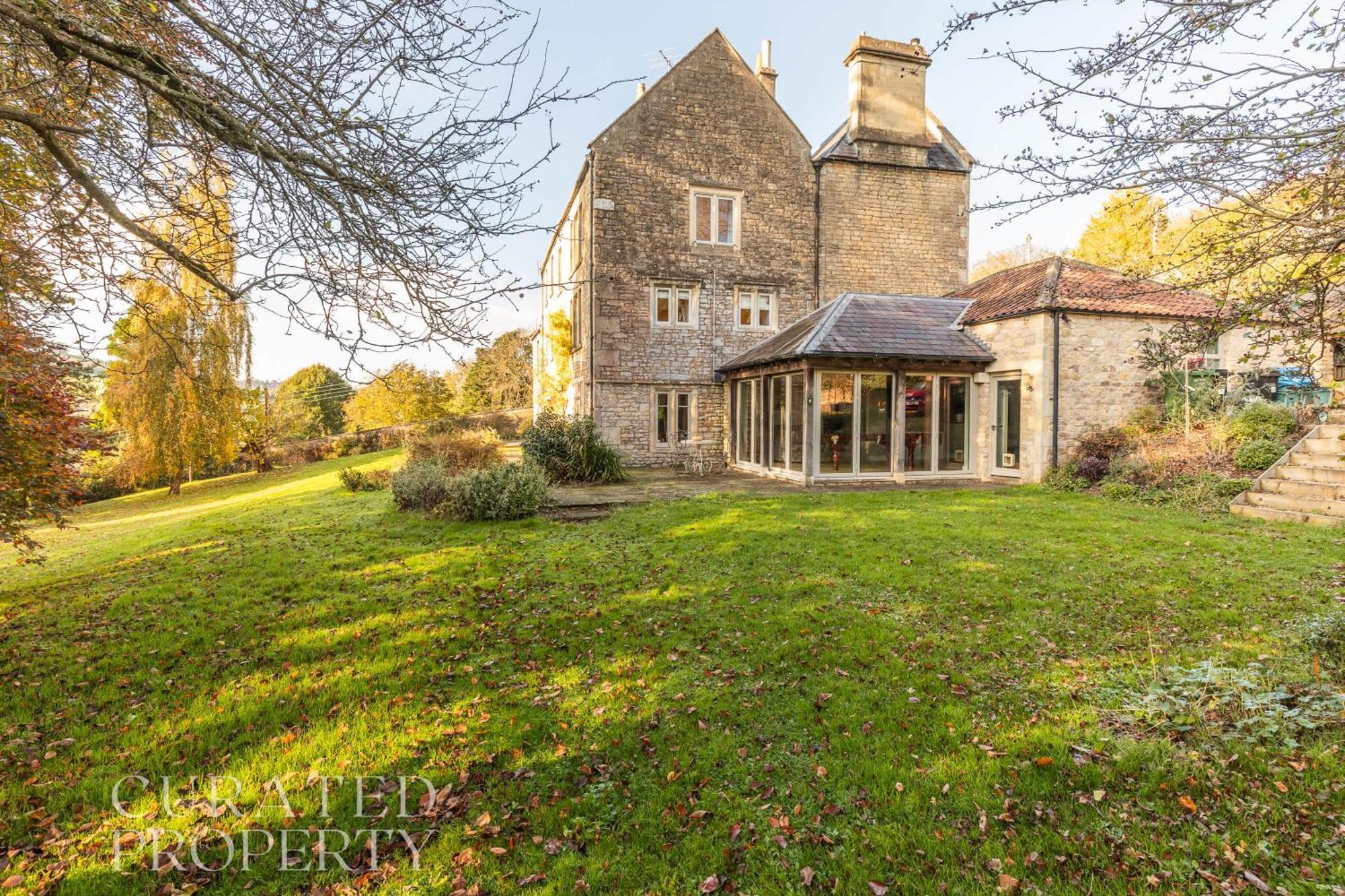 Georgian House With Garden Views & Tennis Court Holiday home Bath