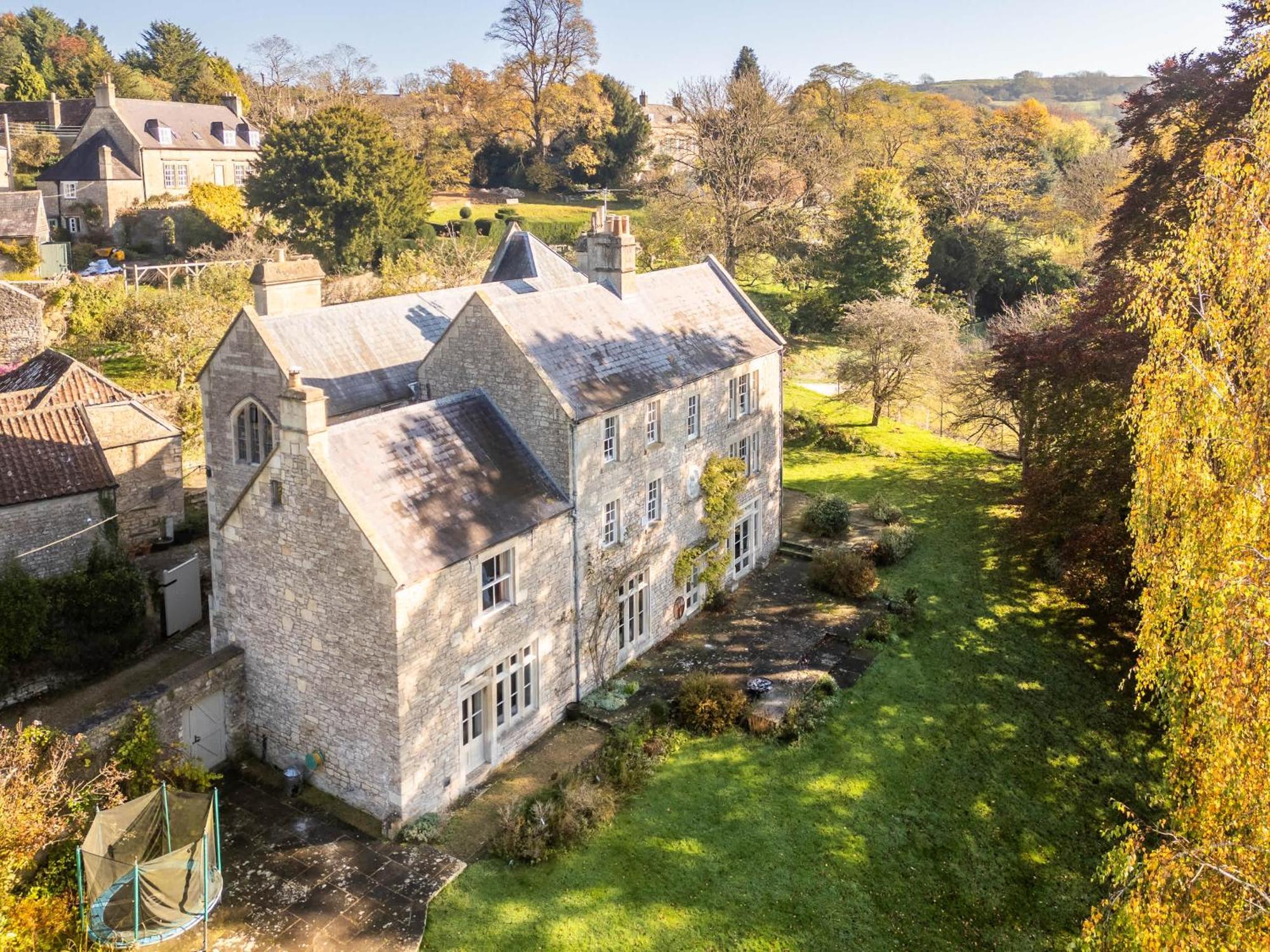 Georgian House With Garden Views & Tennis Court Holiday home Bath