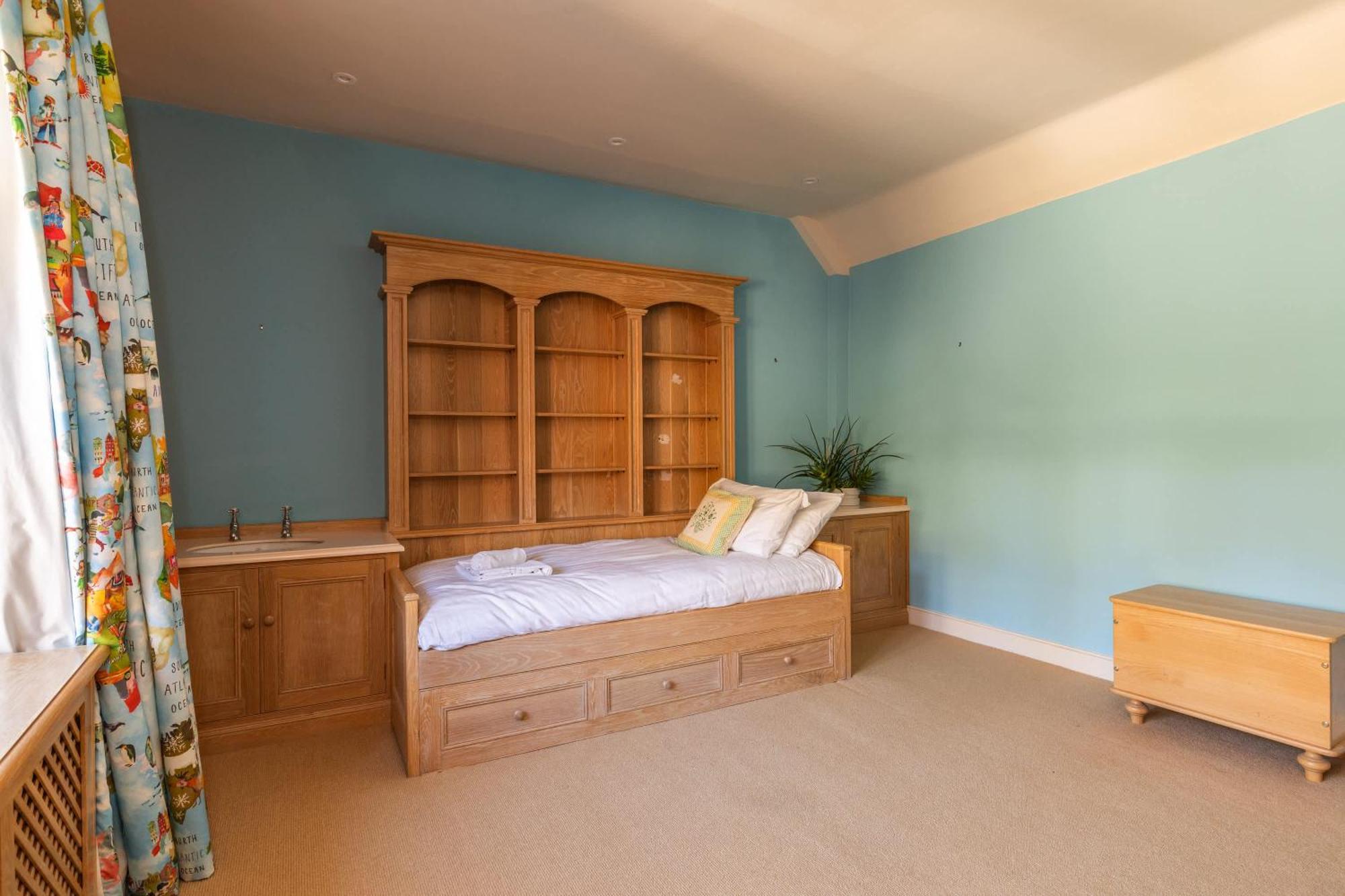 Holiday home Georgian House With Garden Views & Tennis Court *
