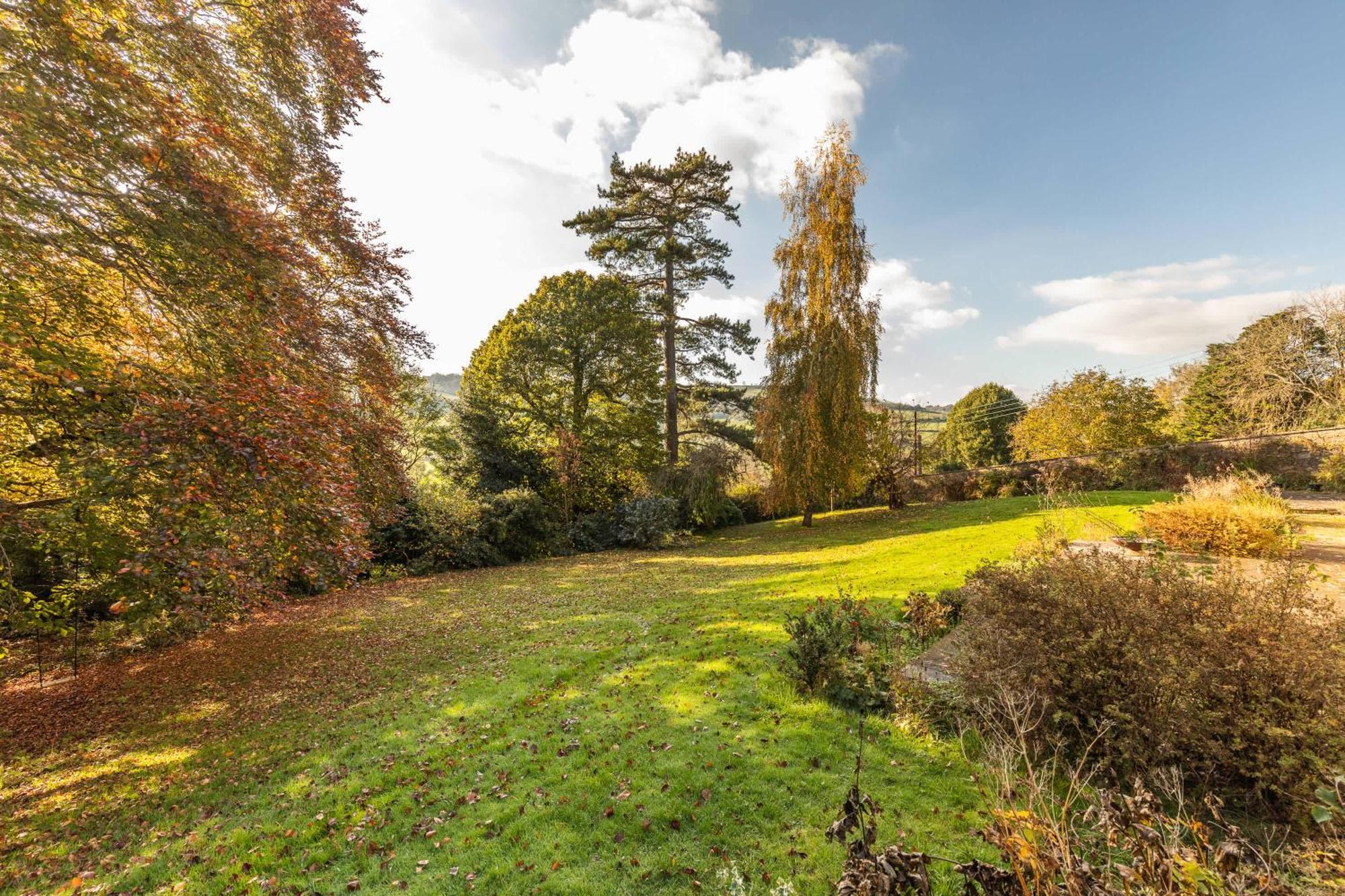 Georgian House With Garden Views & Tennis Court Holiday home