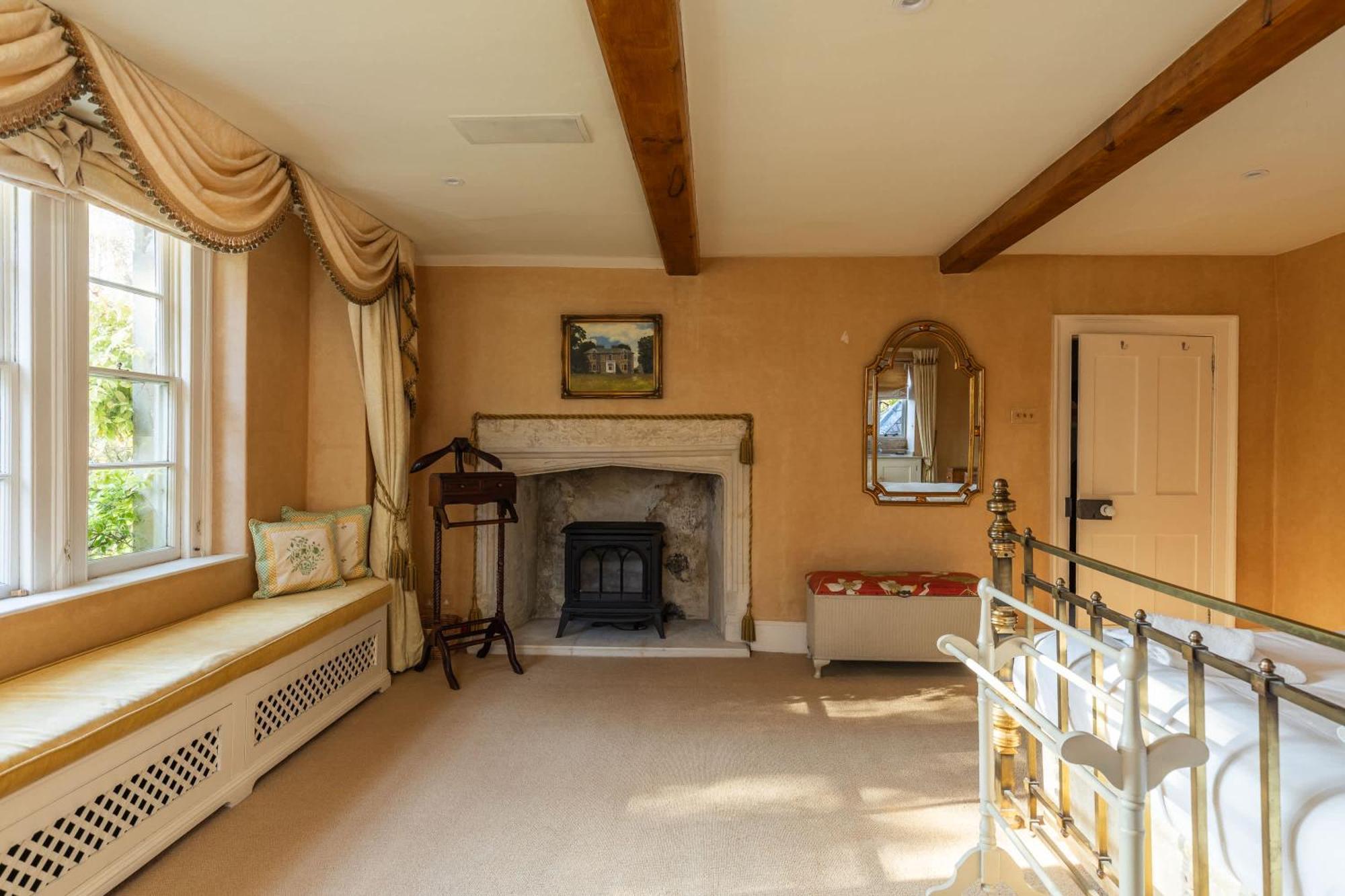 Georgian House With Garden Views & Tennis Court * Bath