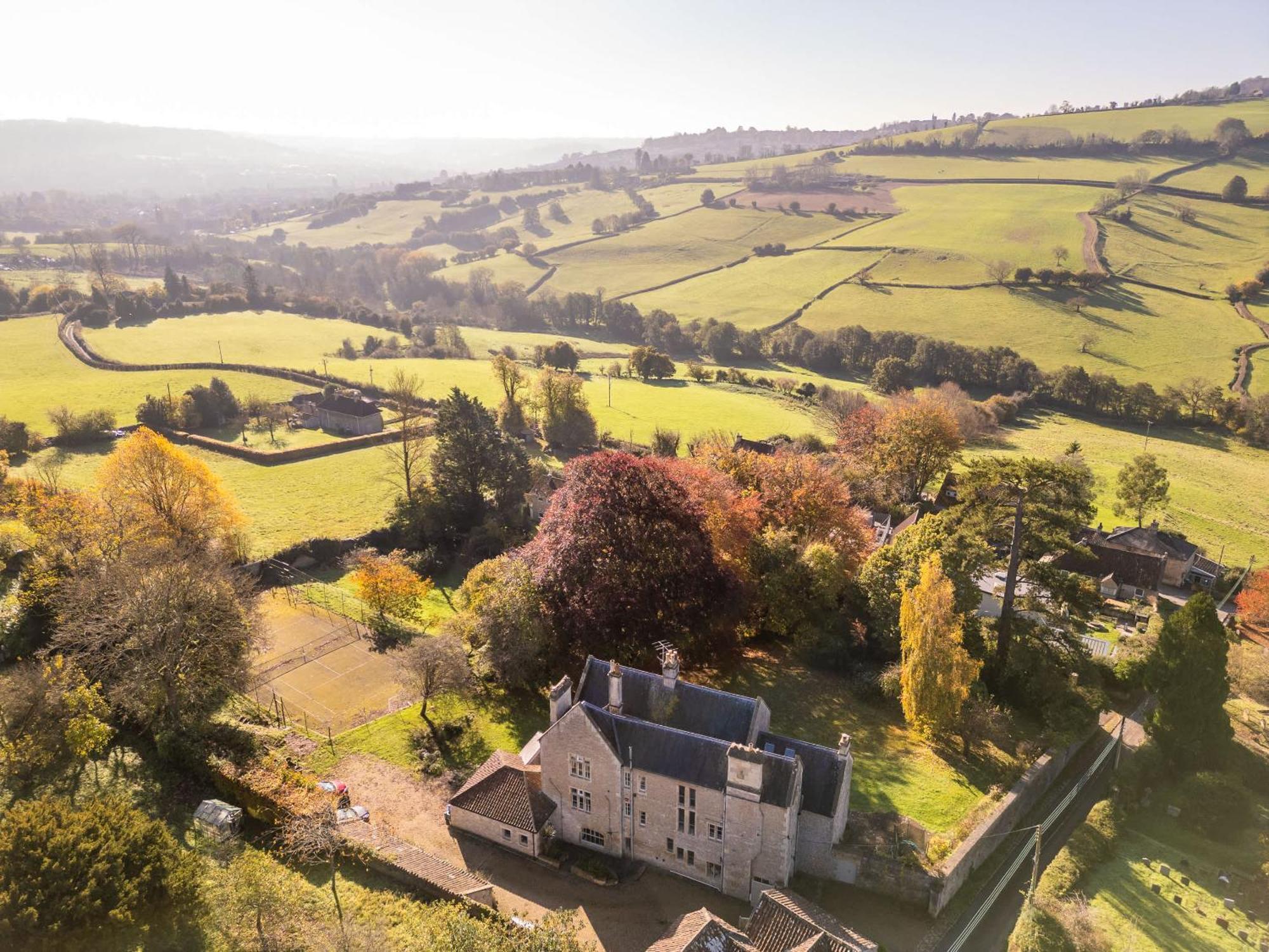 Georgian House With Garden Views & Tennis Court * Bath
