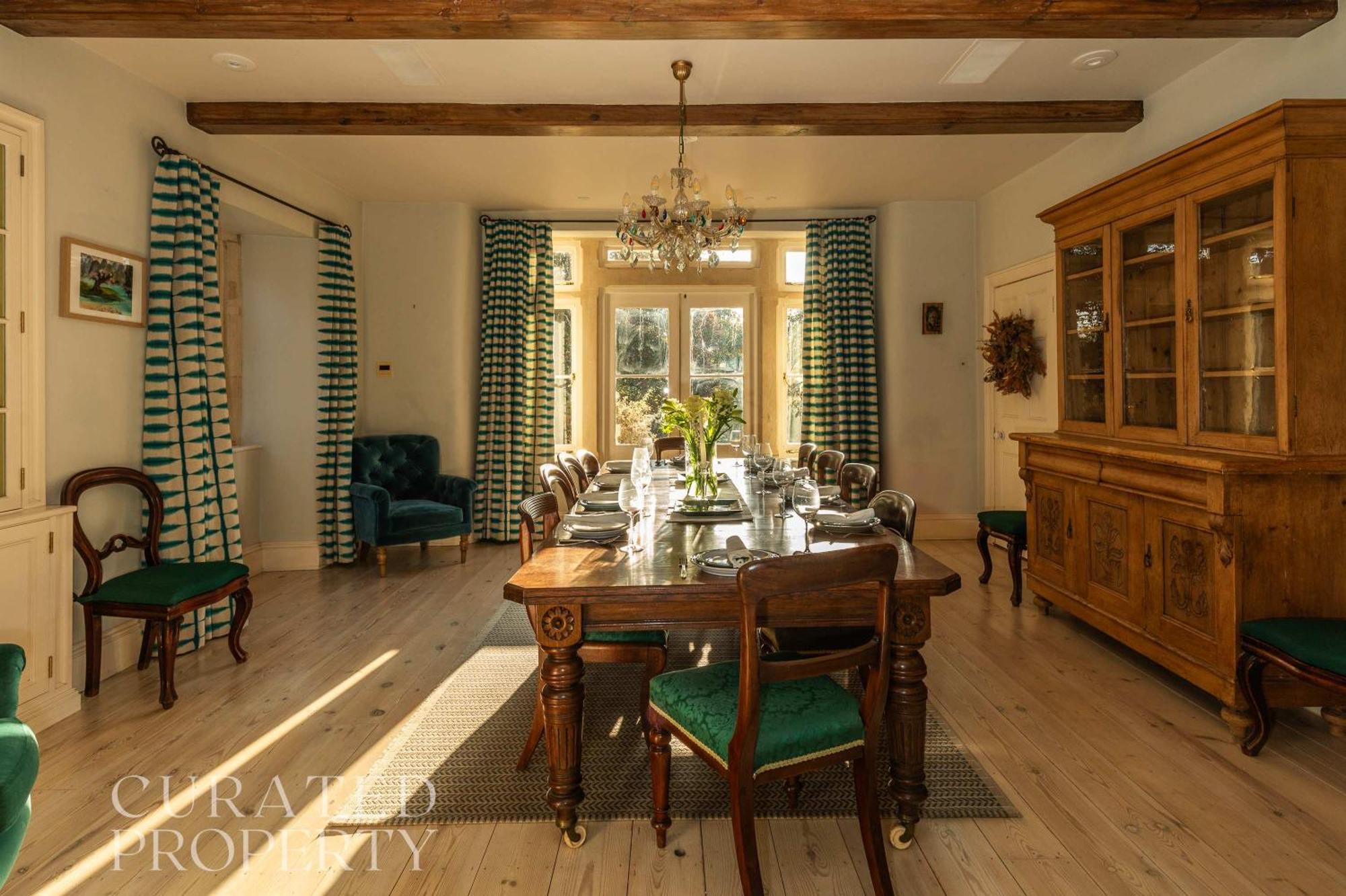 Georgian House With Garden Views & Tennis Court Holiday home