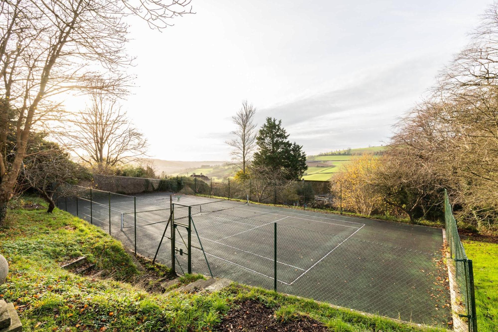 Georgian House With Garden Views & Tennis Court *