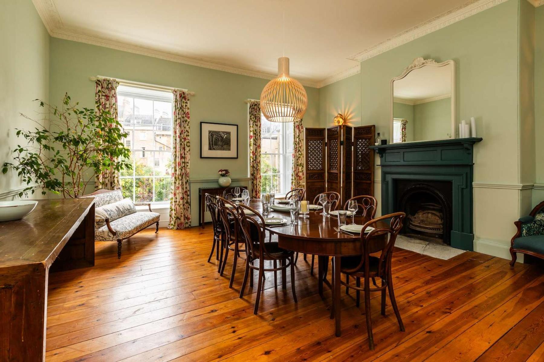 Grand Georgian Townhouse With Garden *