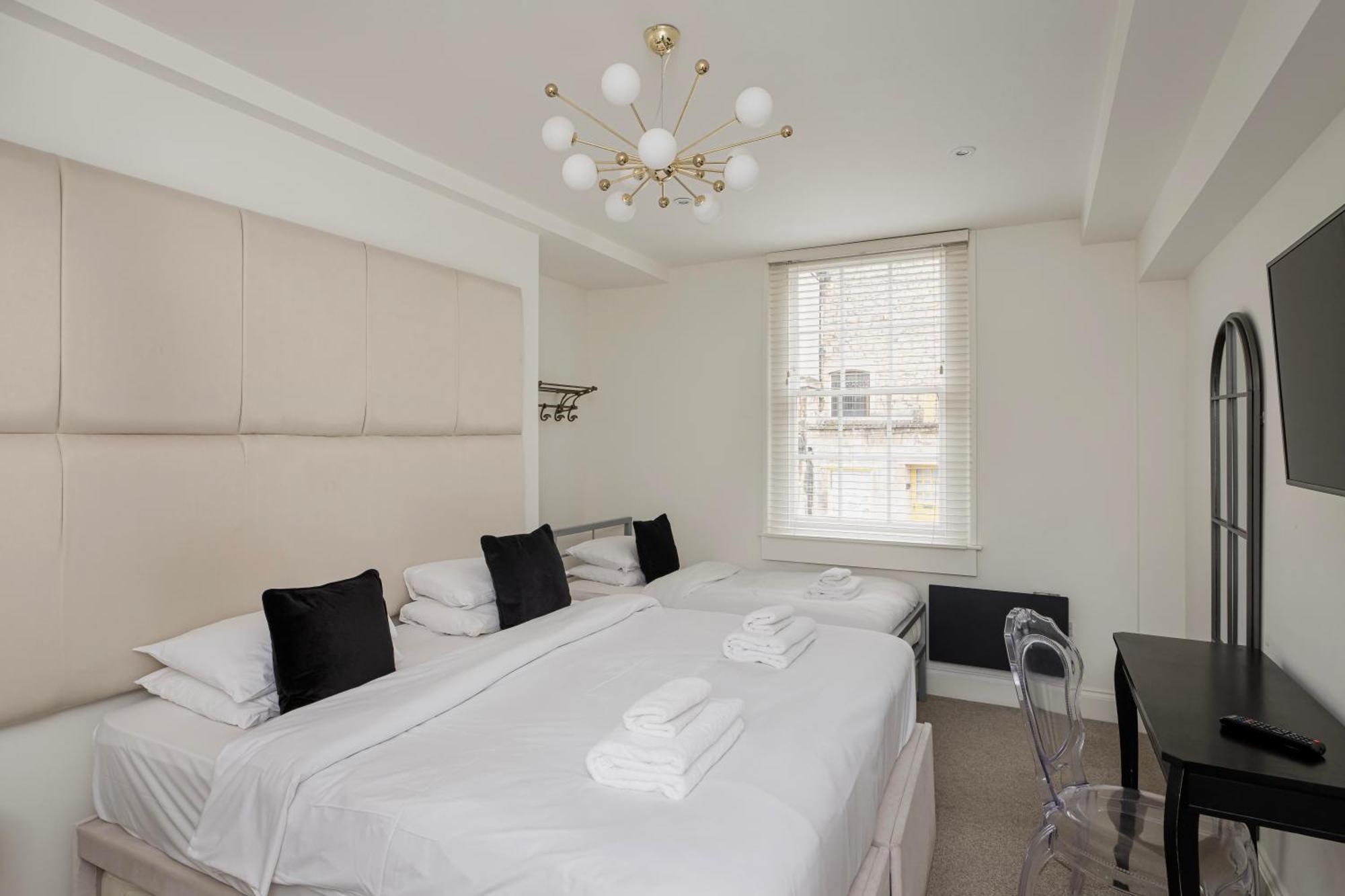 Luxury With Terrace In Sleeps 10 Holiday home *