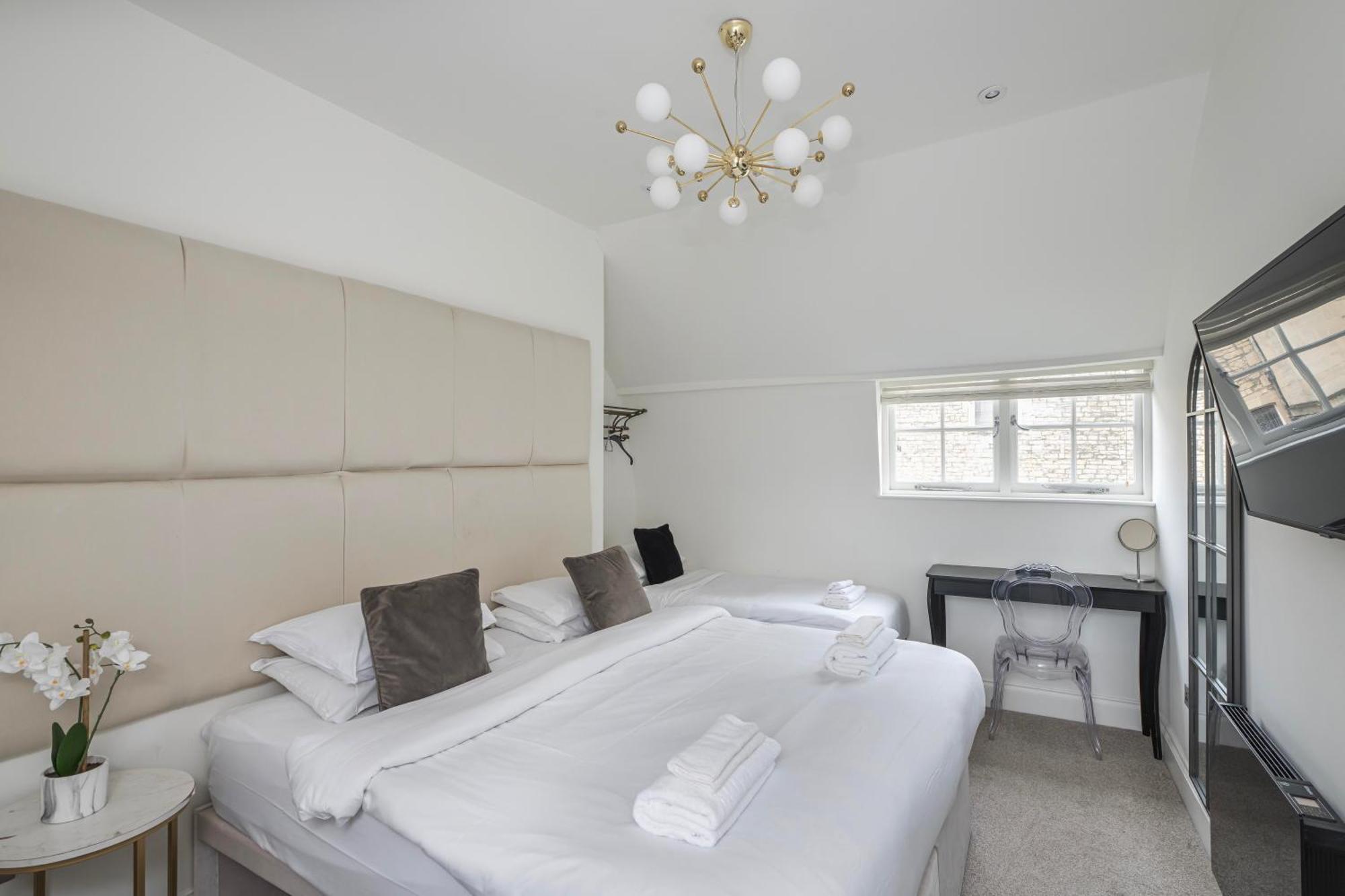 Luxury With Terrace In Sleeps 10 Holiday home *