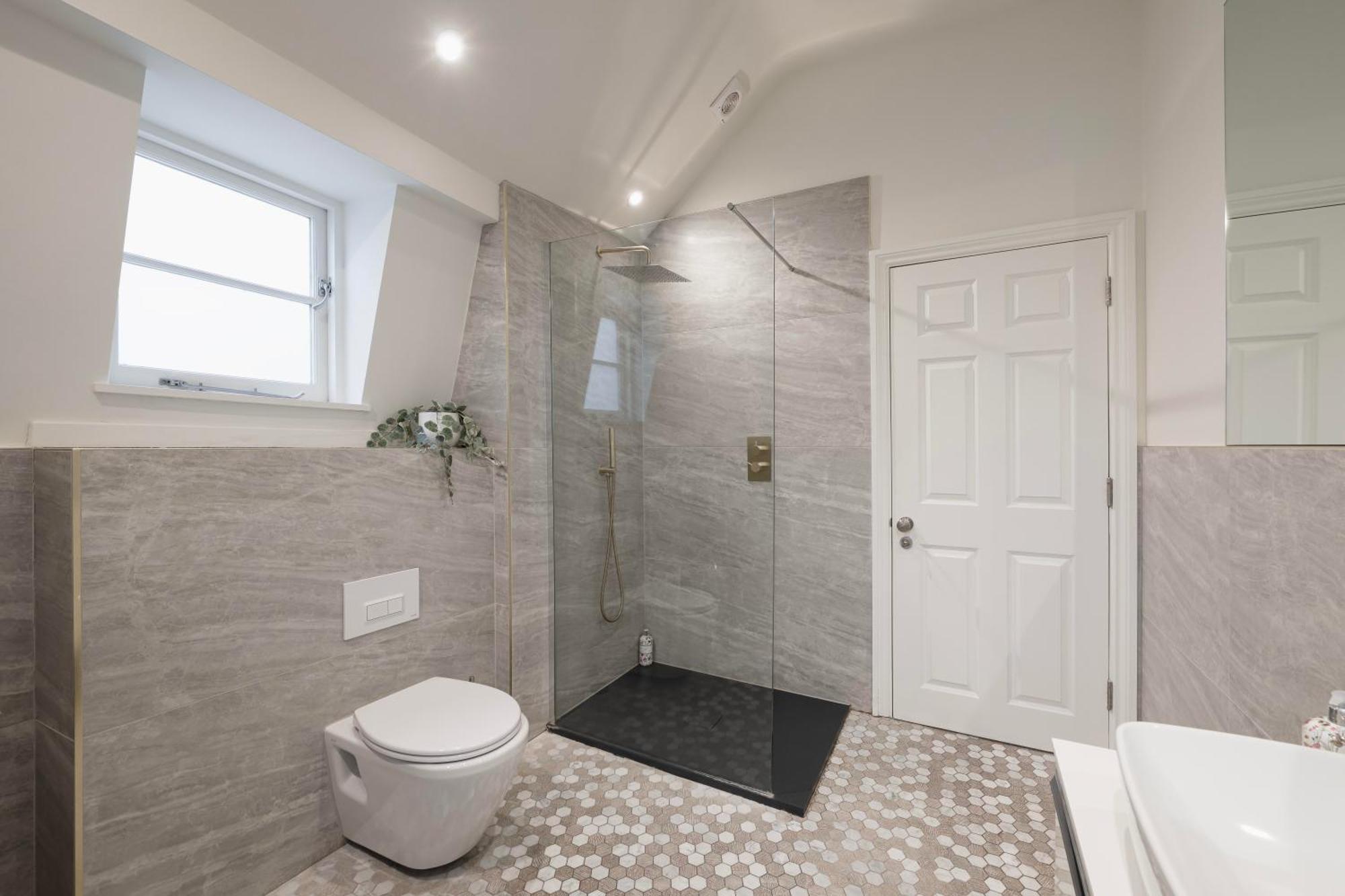 Luxury With Terrace In Sleeps 10 * Bath