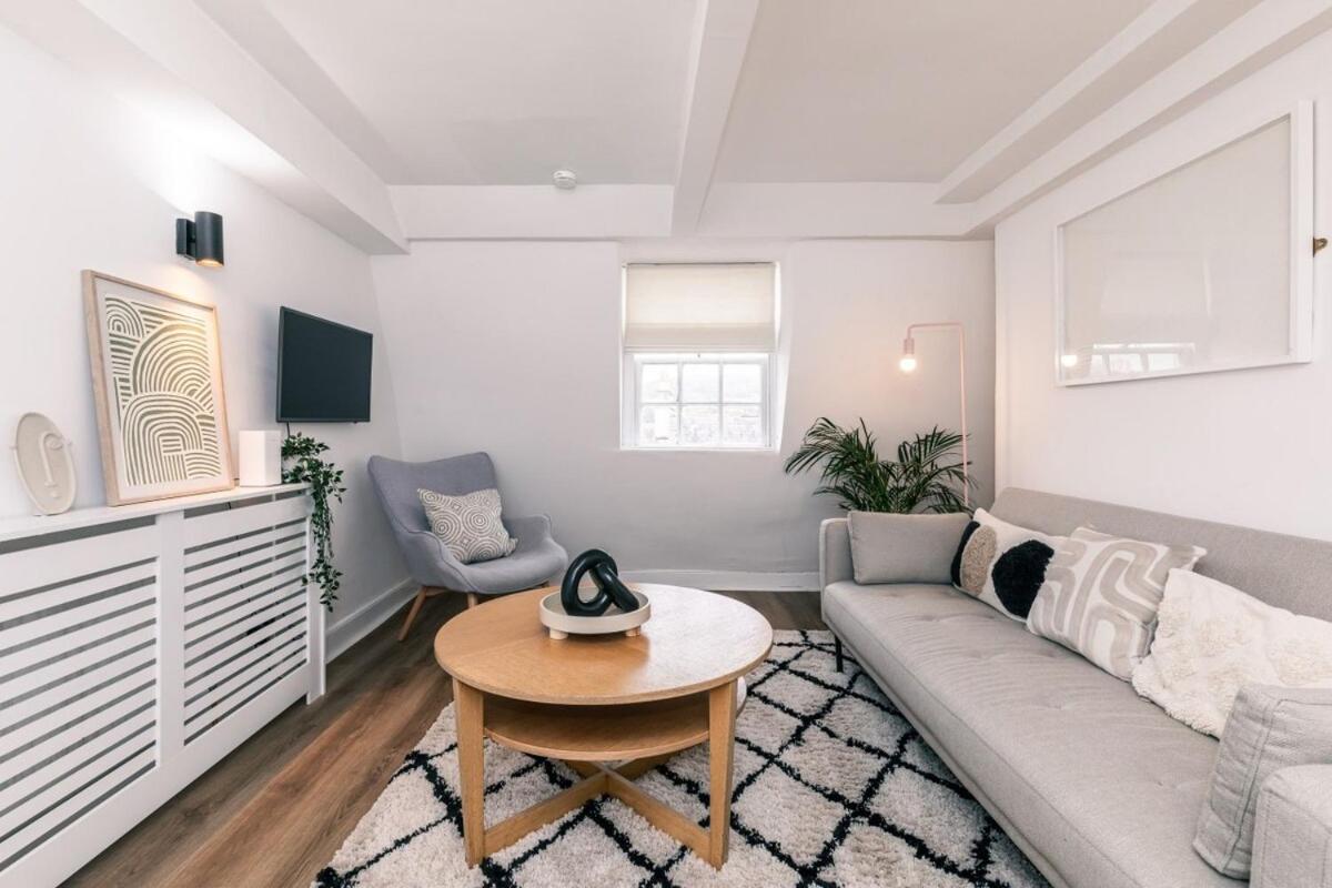 Stylish Loft Retreat In * Bath