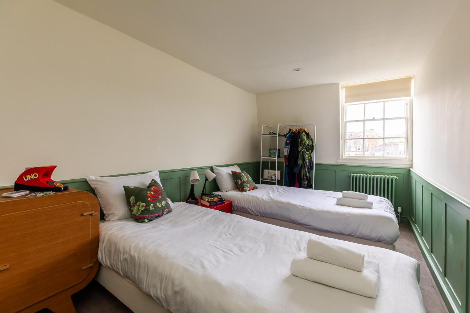 Grand Georgian Townhouse With Garden Bath