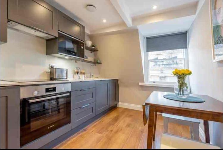 Apartment Stunning & Spacious Centre Flat