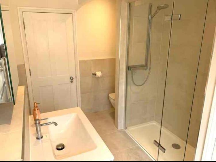 Stunning & Spacious Centre Flat Apartment Bath